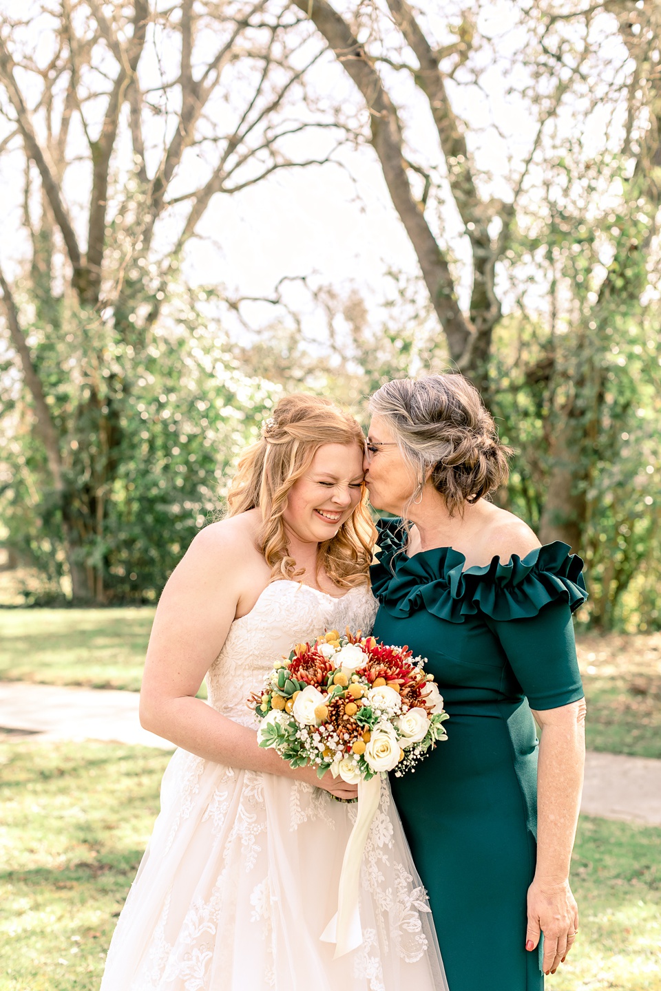 Isaac and Shaylie | Eastside Seasonal Farms | Courtney Stockton Photography