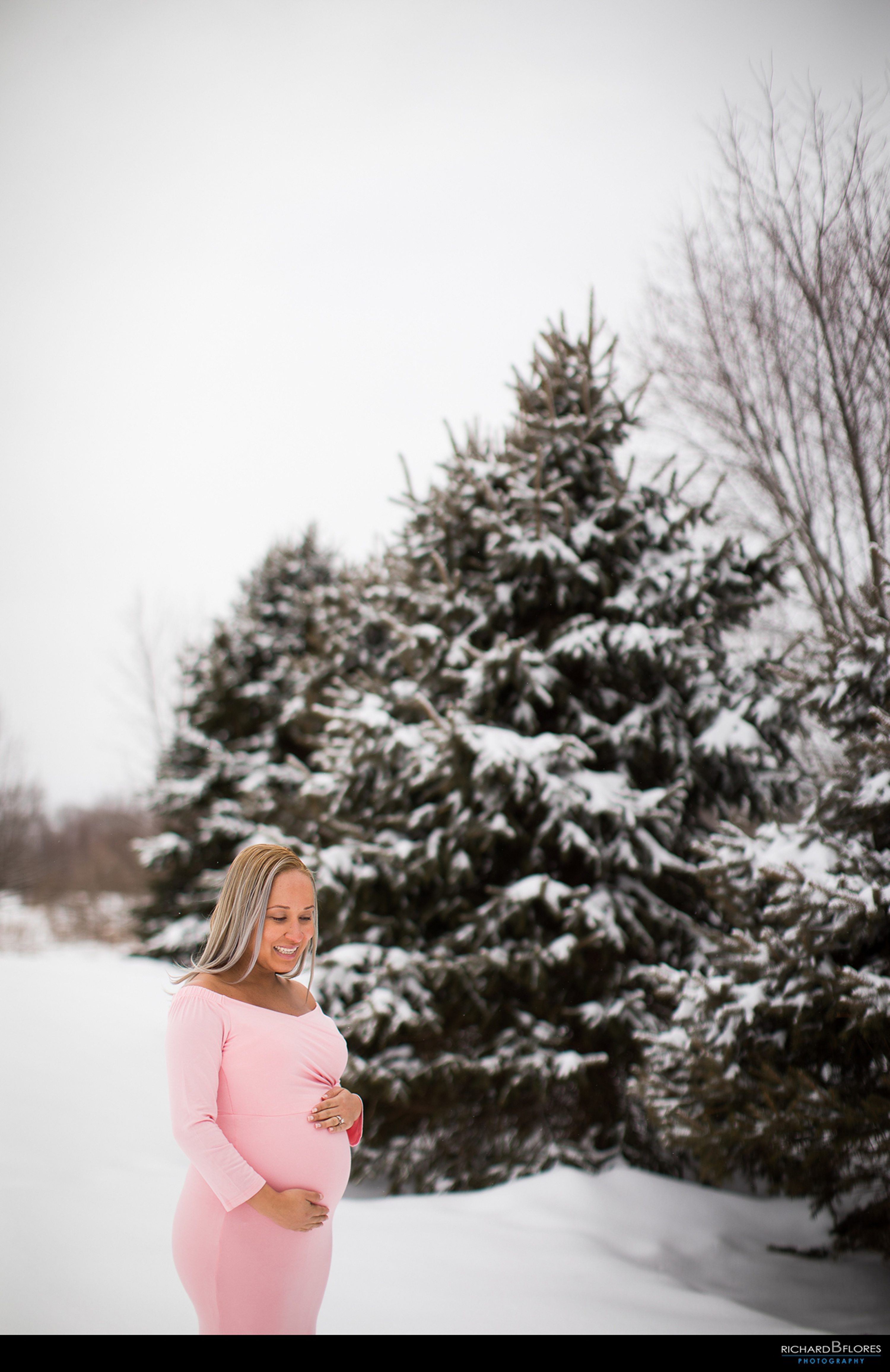 warren county photographer,snow maternity photos