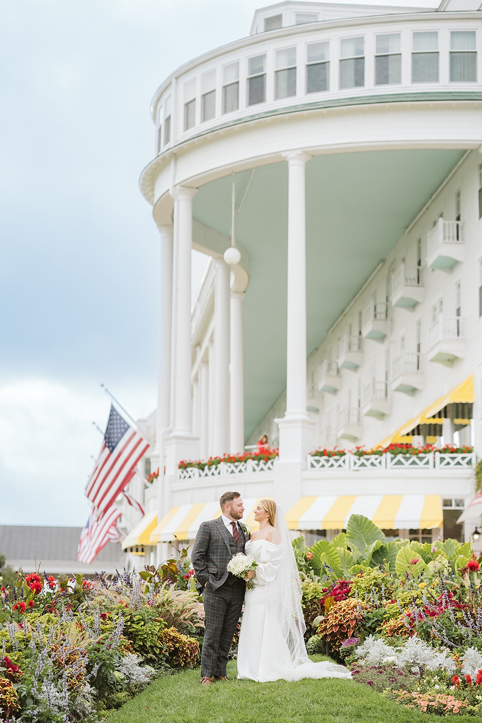 Romantic Mackinac Island Weddings at the Grand Hotel - sbaker.us, image size:960x1441