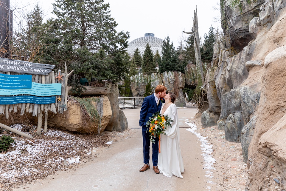 Omaha Henry Doorly Zoo Wedding | Emily Kowalski Photography
