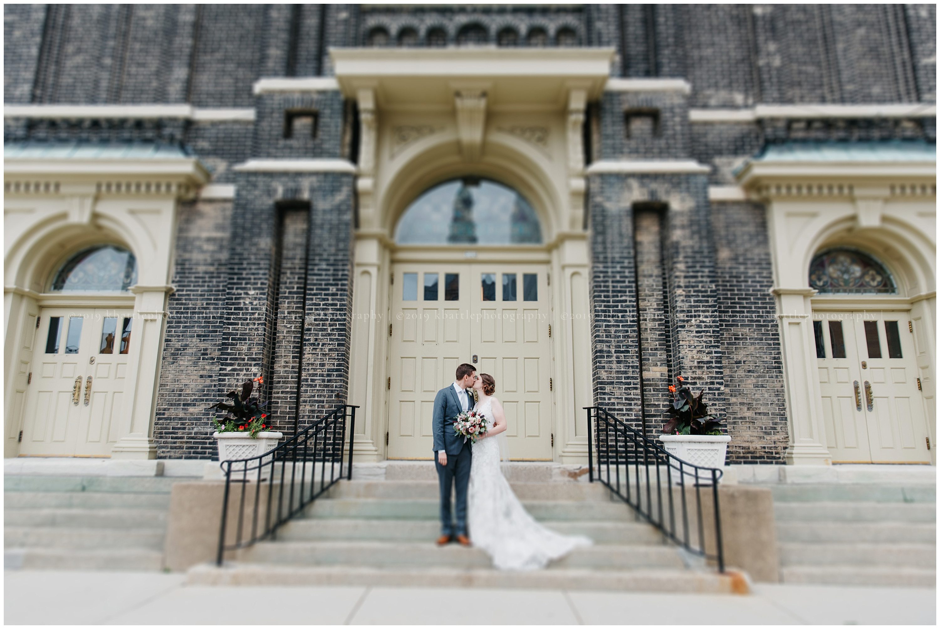 married in milwaukee,milwaukee wedding photographer