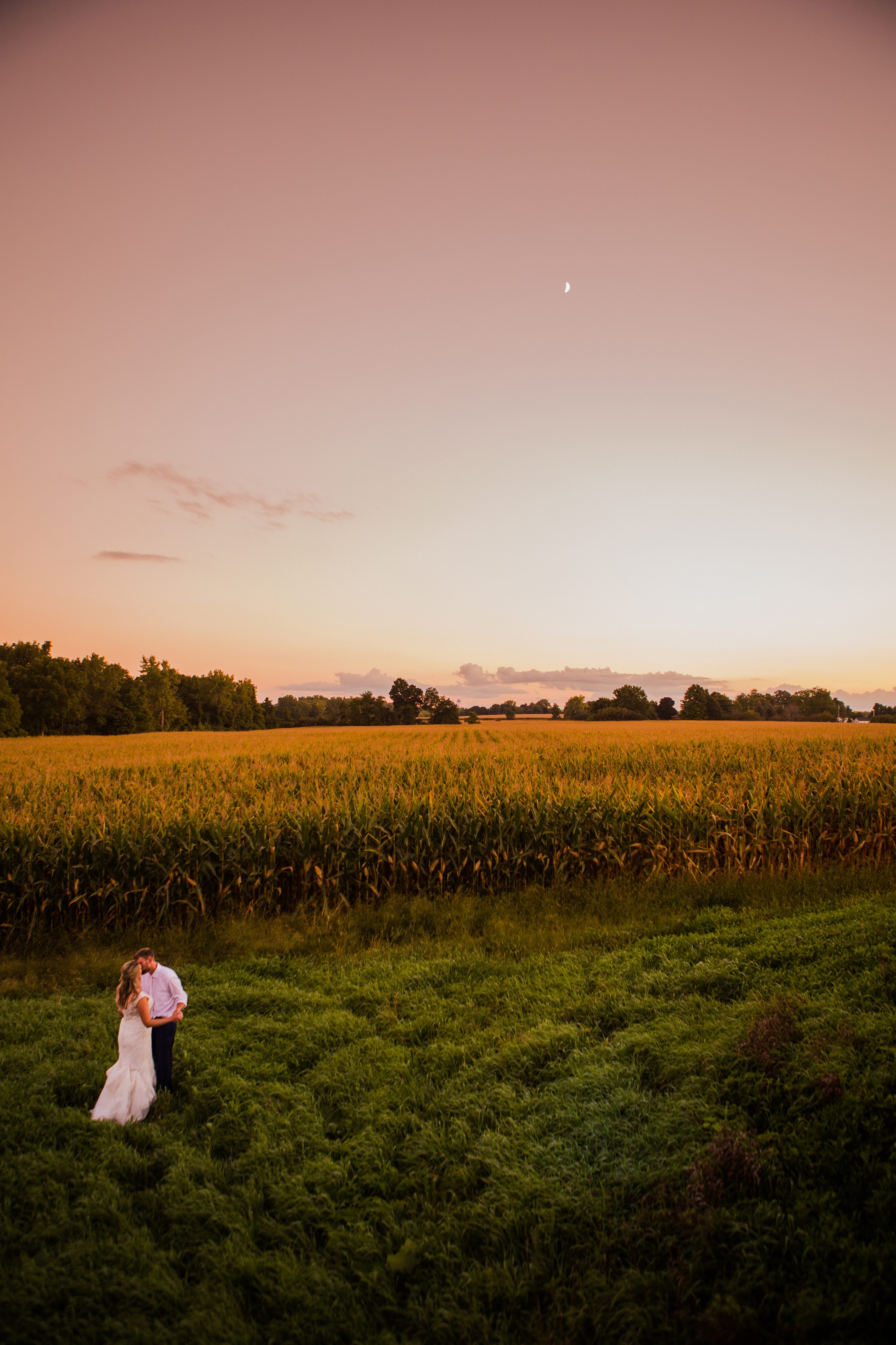 first dance photos,barn wedding