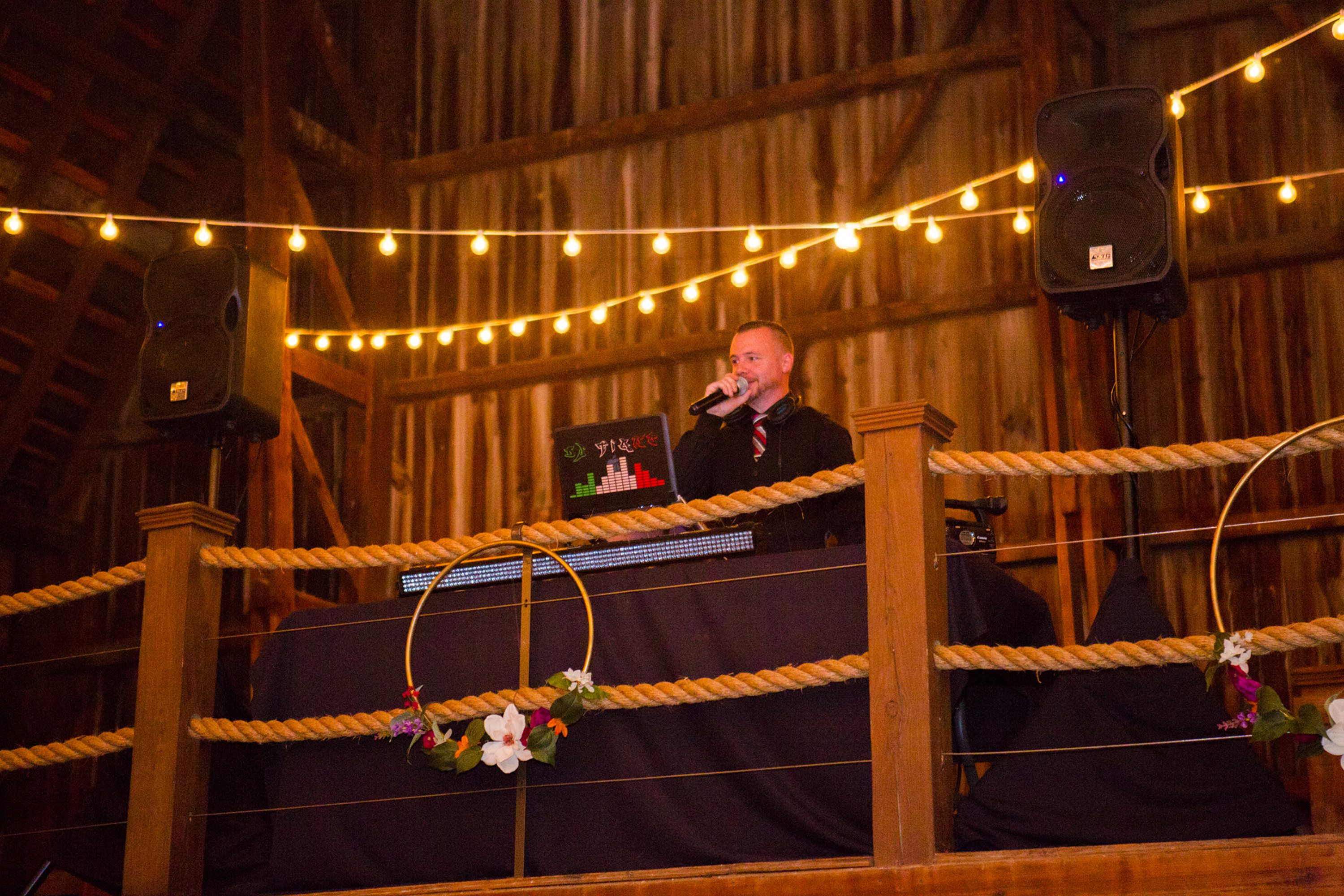 sunset wedding photos,barn wedding