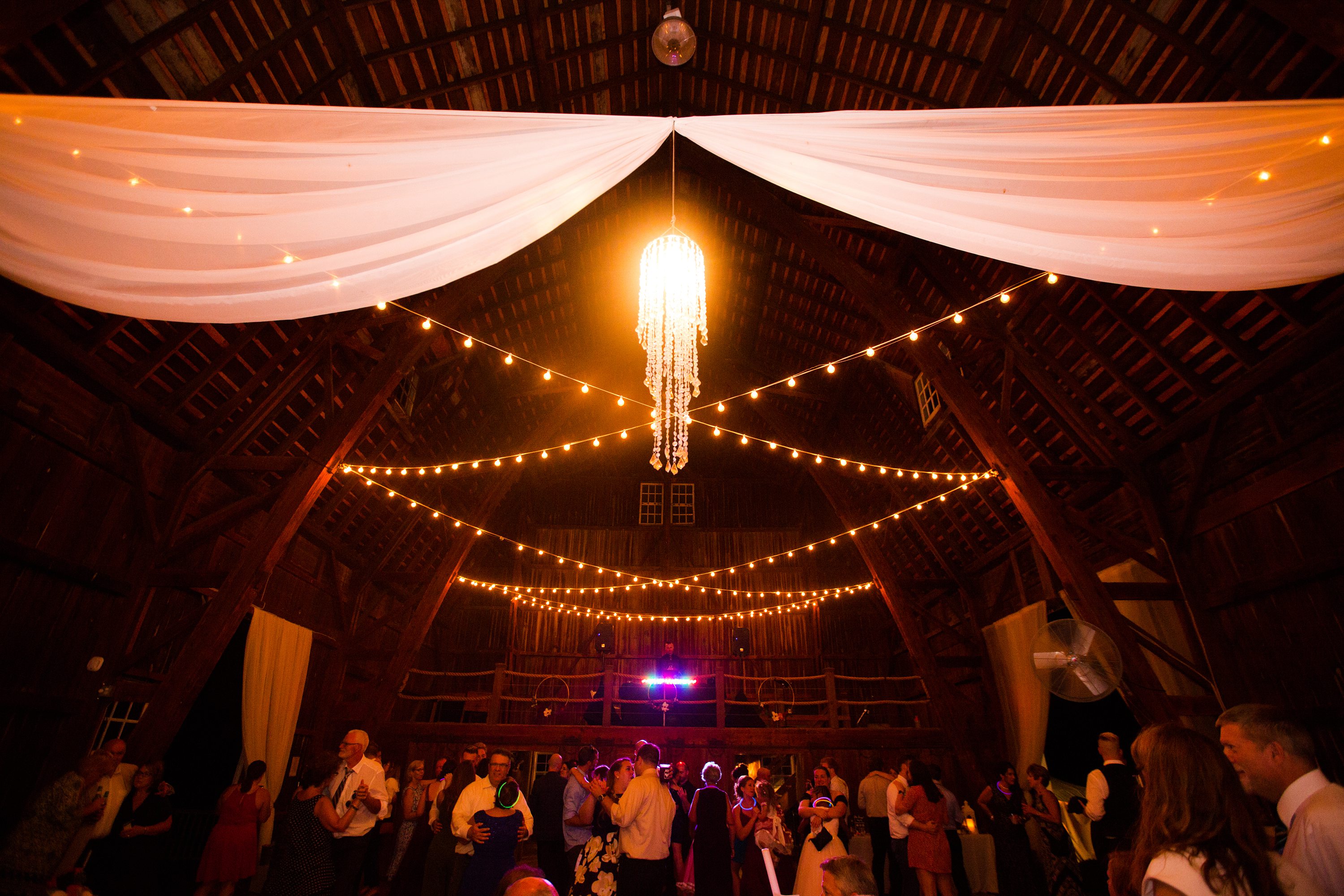 barn wedding,summer wedding