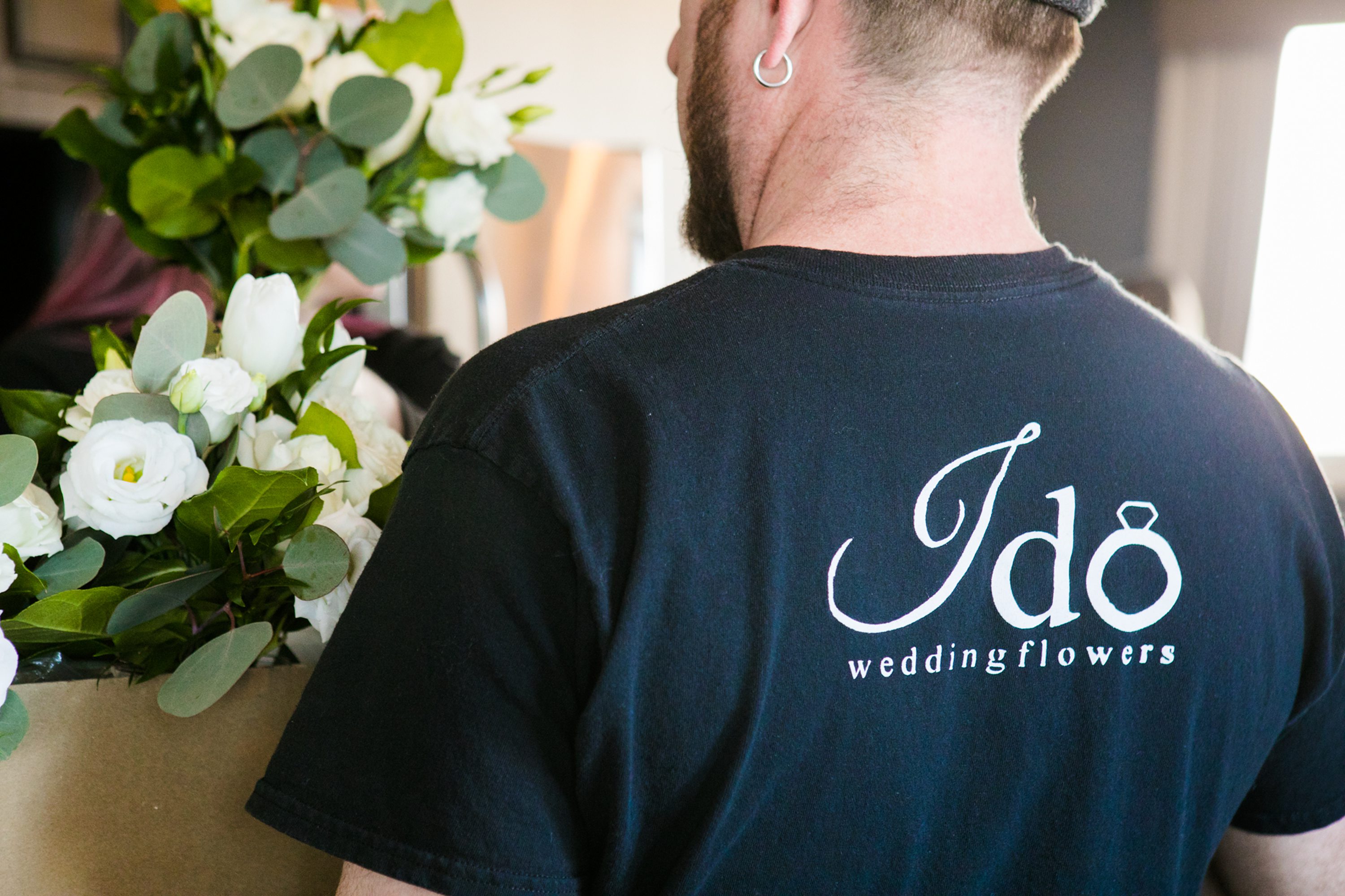 nighttime wedding photos,bridal bouquet