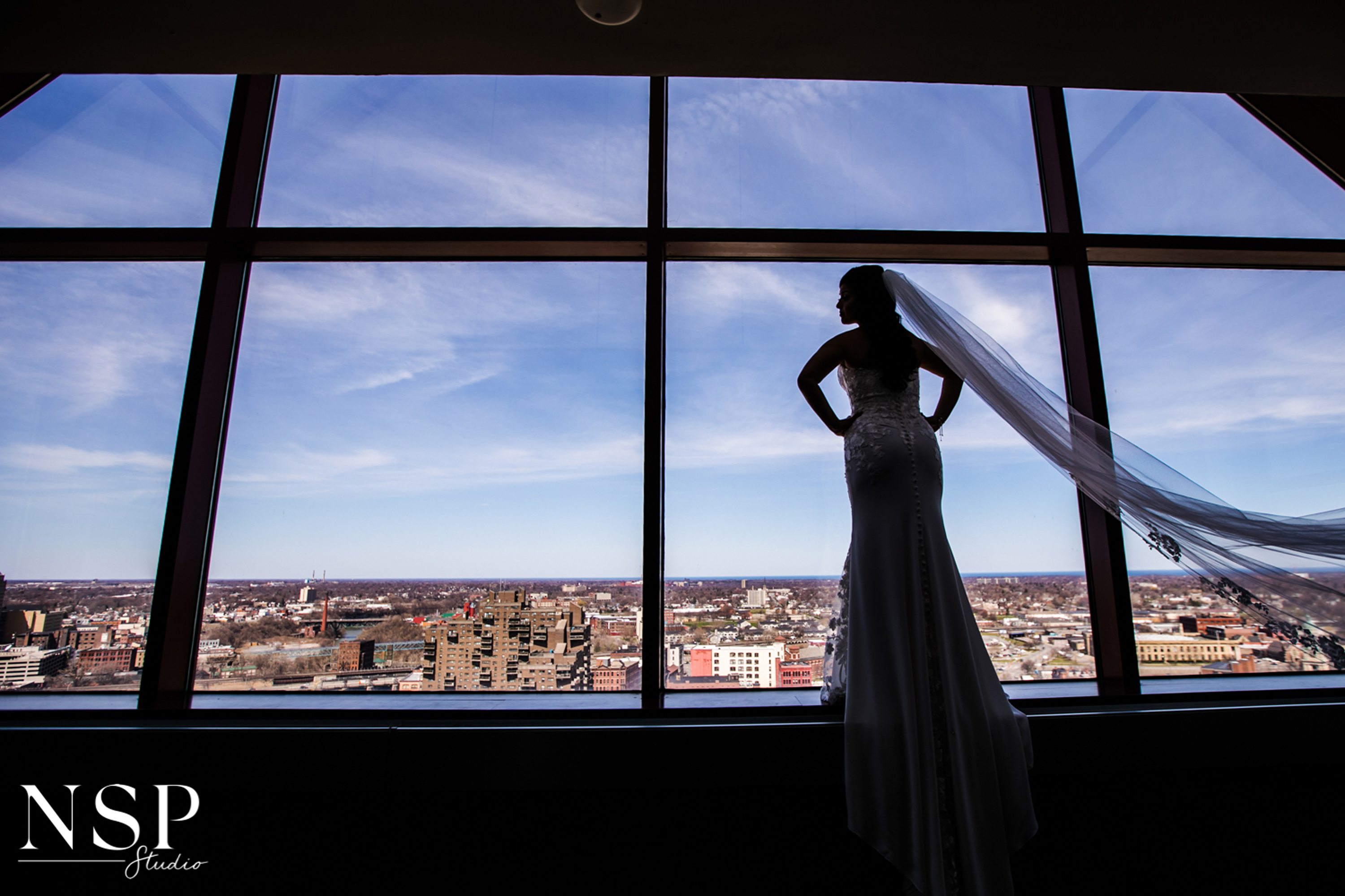 bridal portrait,glamorous bridal makeup