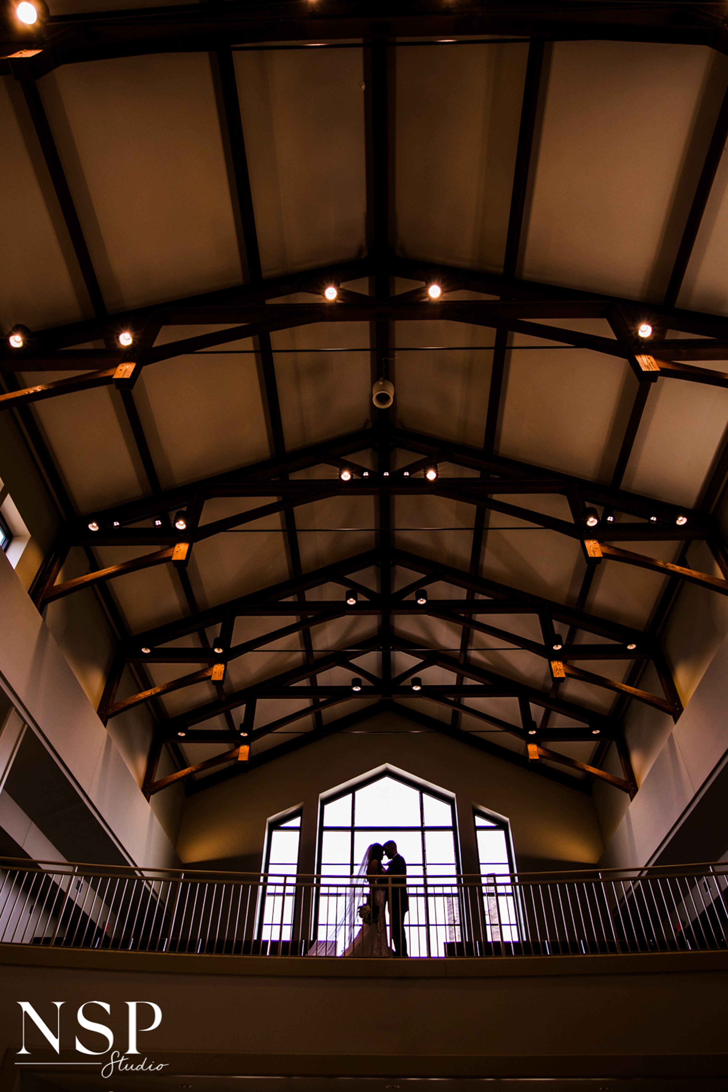 city wedding photos,veil