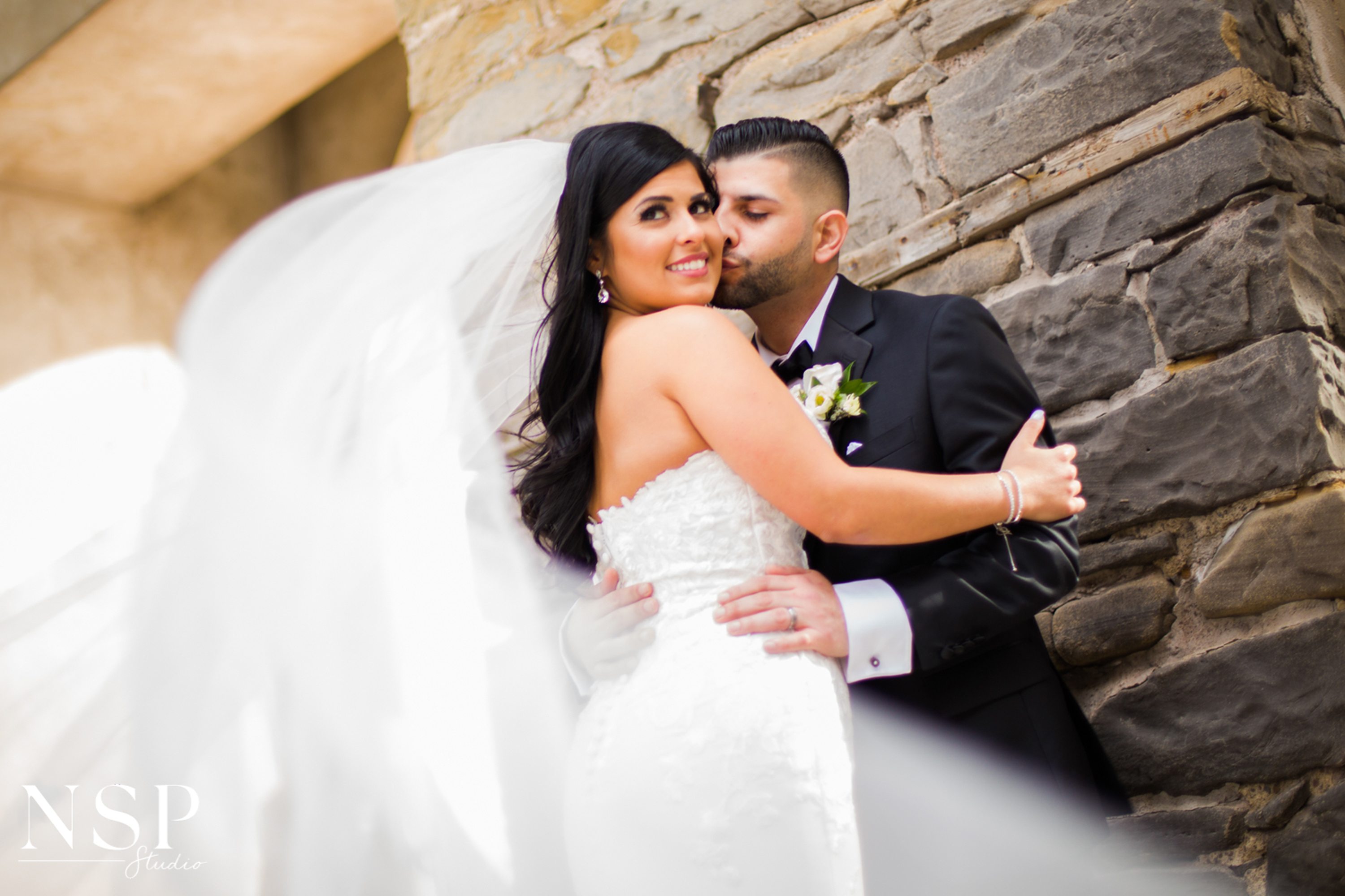 glamorous bridal makeup,bridal bouquet