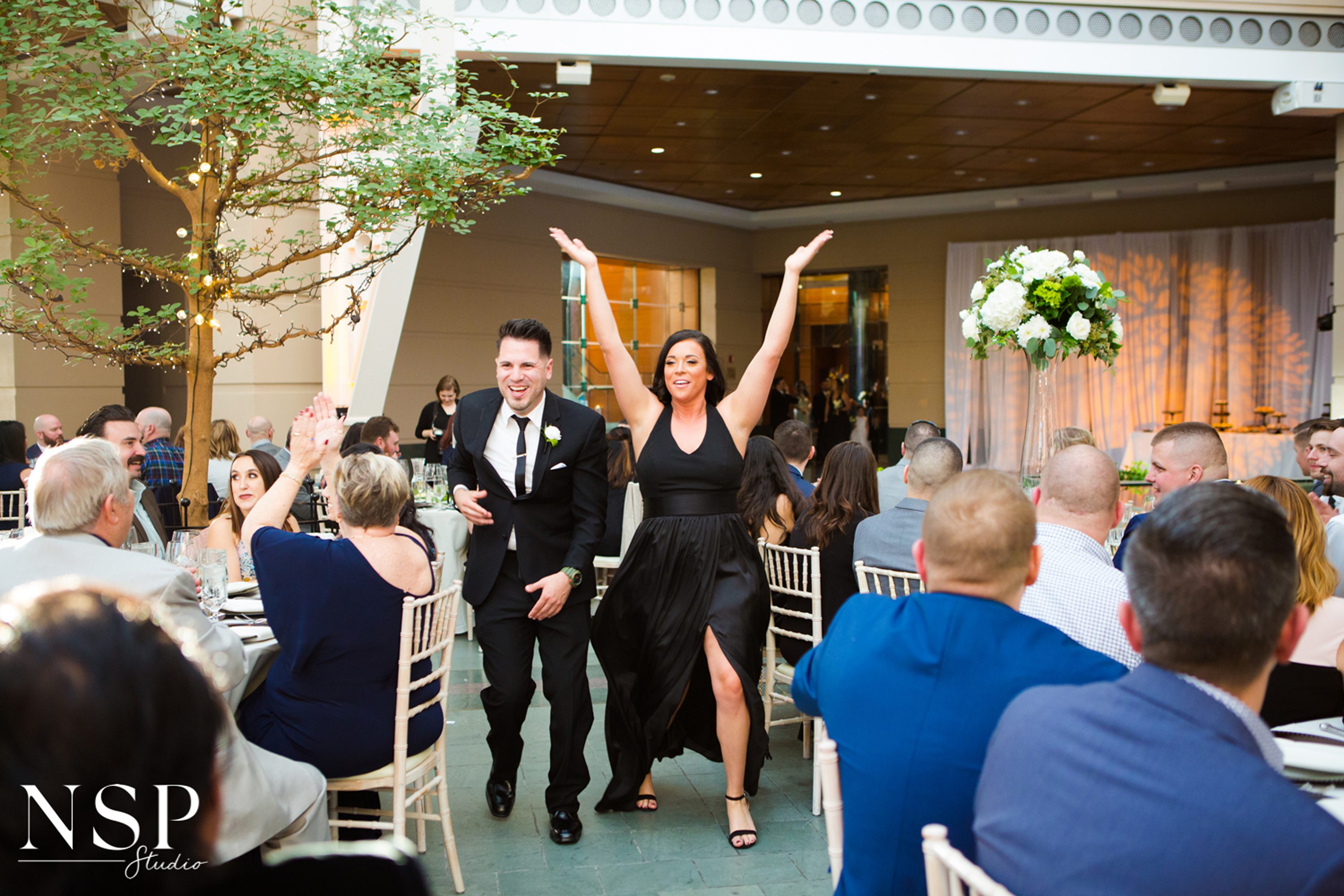 wedding lighting,wedding cake