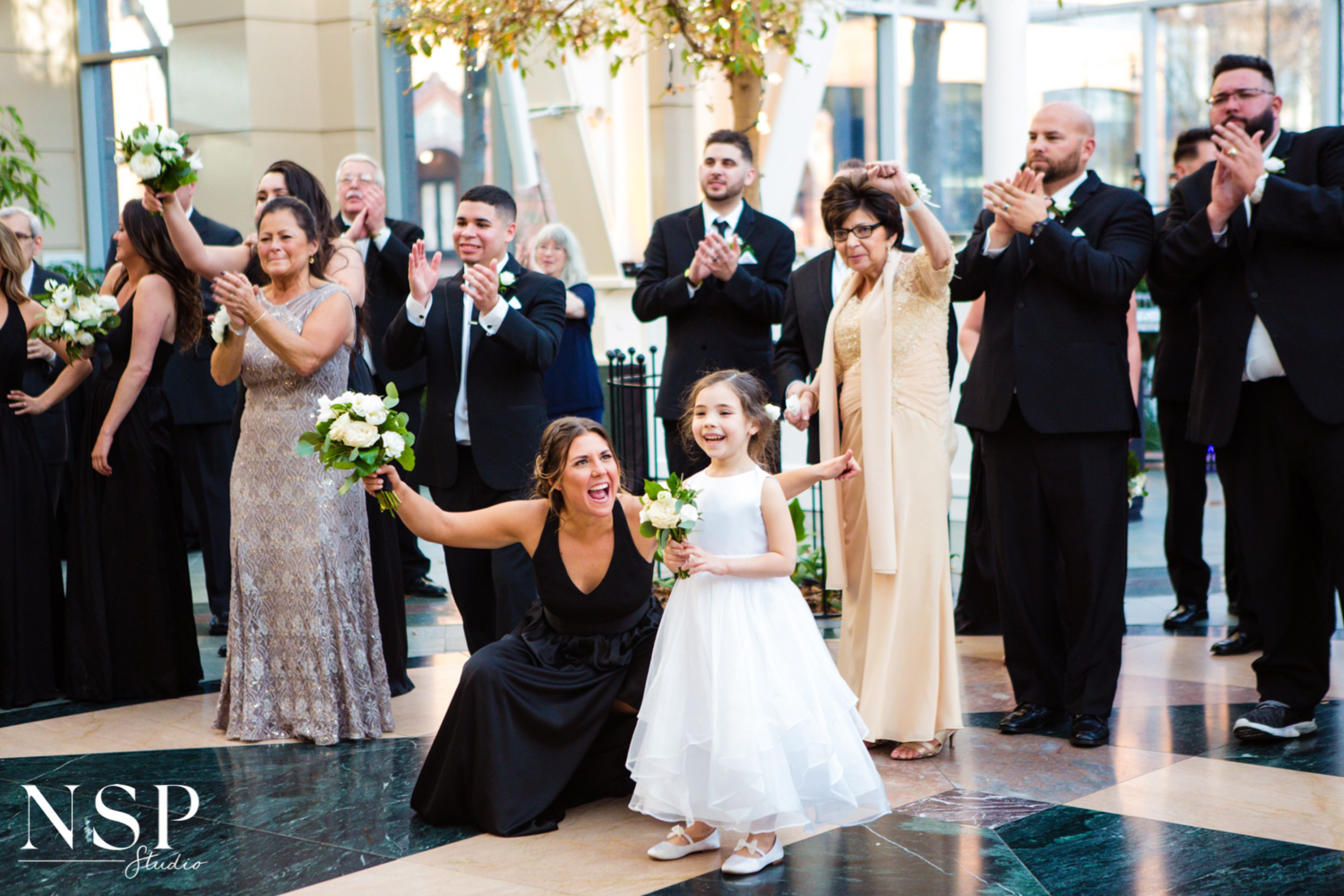 bridal party photos,downtown wedding photos