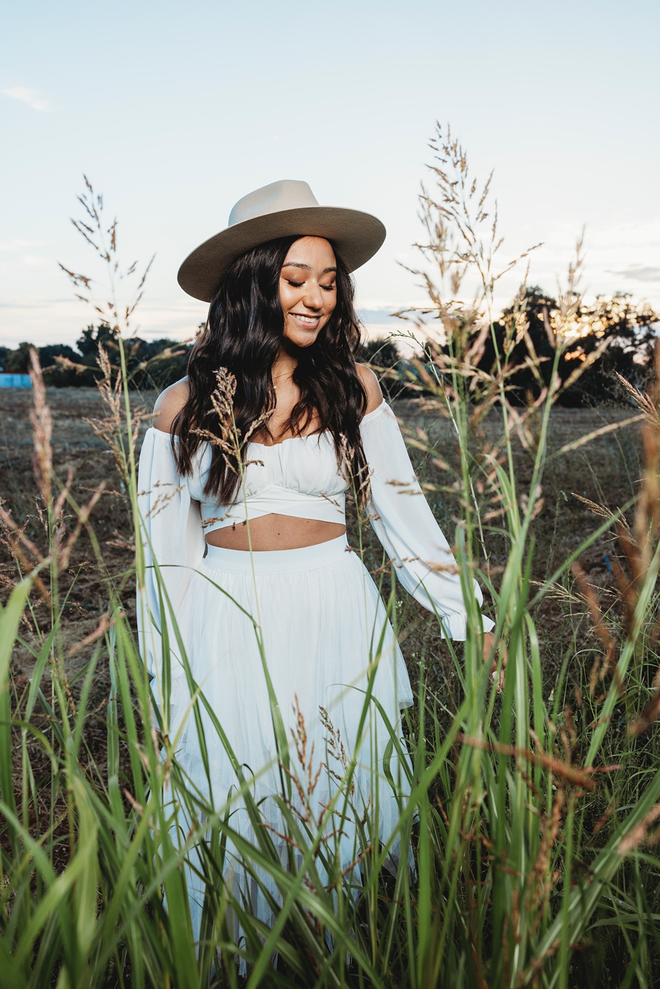 Sacramento Seniors,Sacramento senior portraits,Natural settings Dress poses