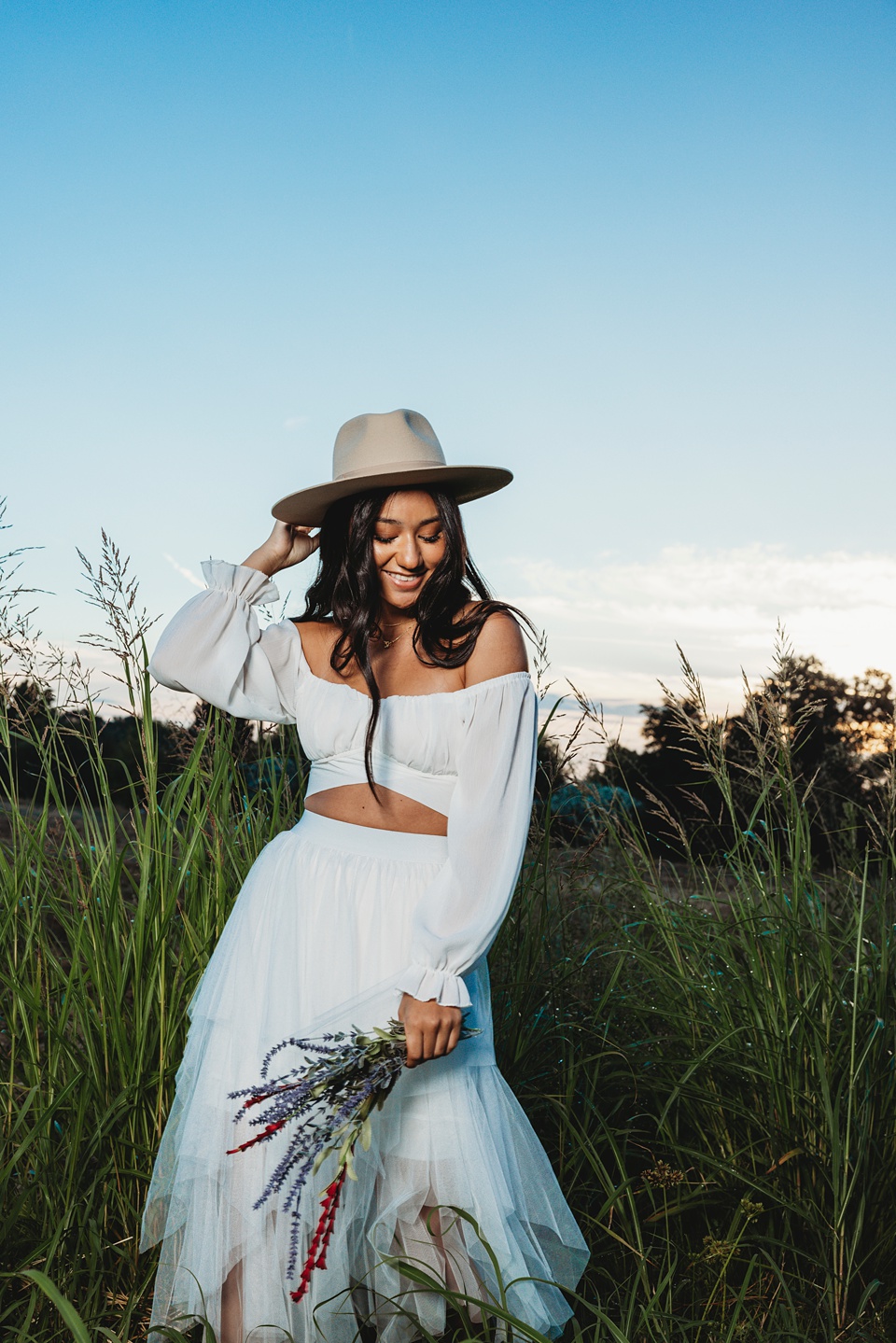 Sacramento Seniors,Sacramento senior portraits,Natural settings American river Parkway,golden hour