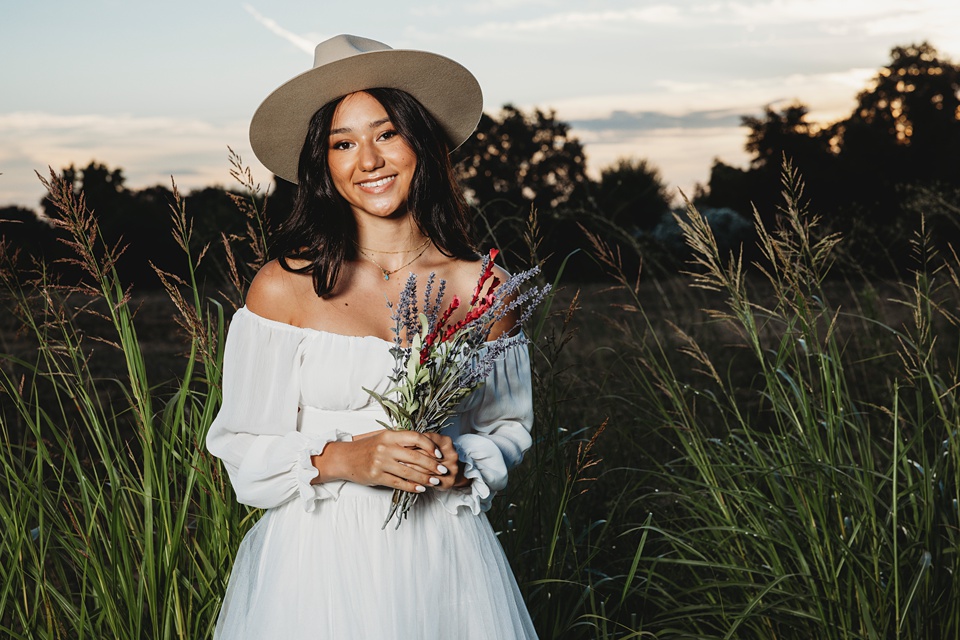 Sacramento Seniors,Sacramento senior portraits,Natural settings outdoor lightings,Lacey M. Carroll Photography