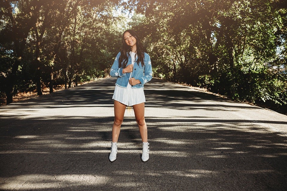 Sacramento Seniors,Sacramento senior portraits,Natural settings Lacey M. Carroll Photography,Sacramento photographer