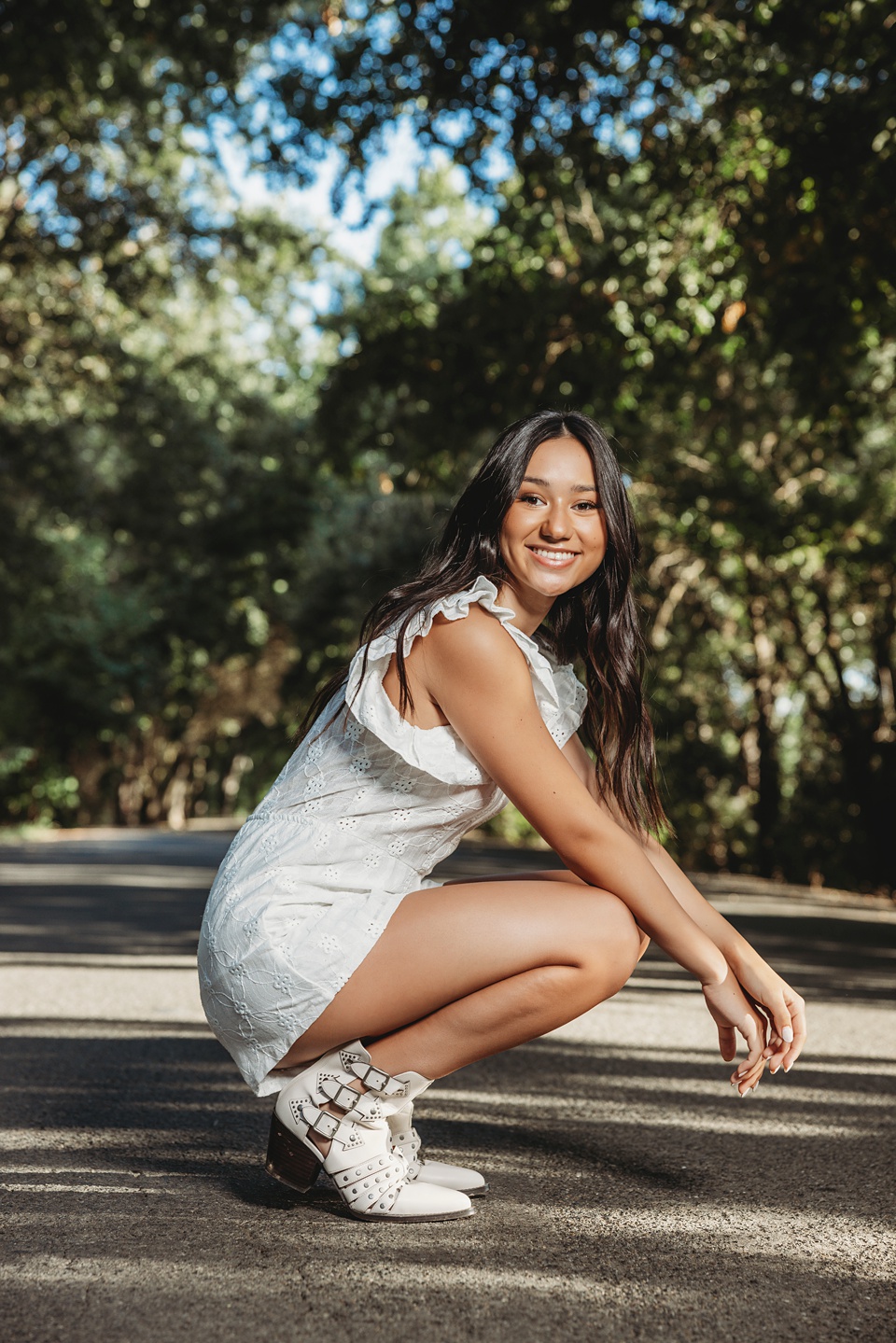 Sacramento Seniors,Sacramento senior portraits,Natural settings Lacey M. Carroll Photography,Dress poses