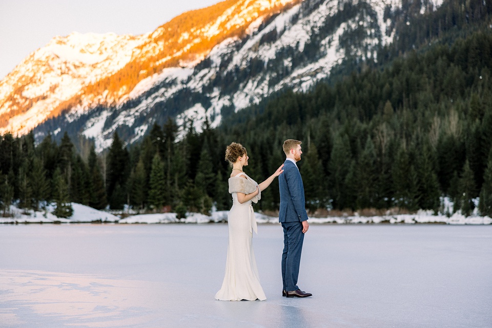 A Magical Winter Engagement Session at Gold Creek Pond