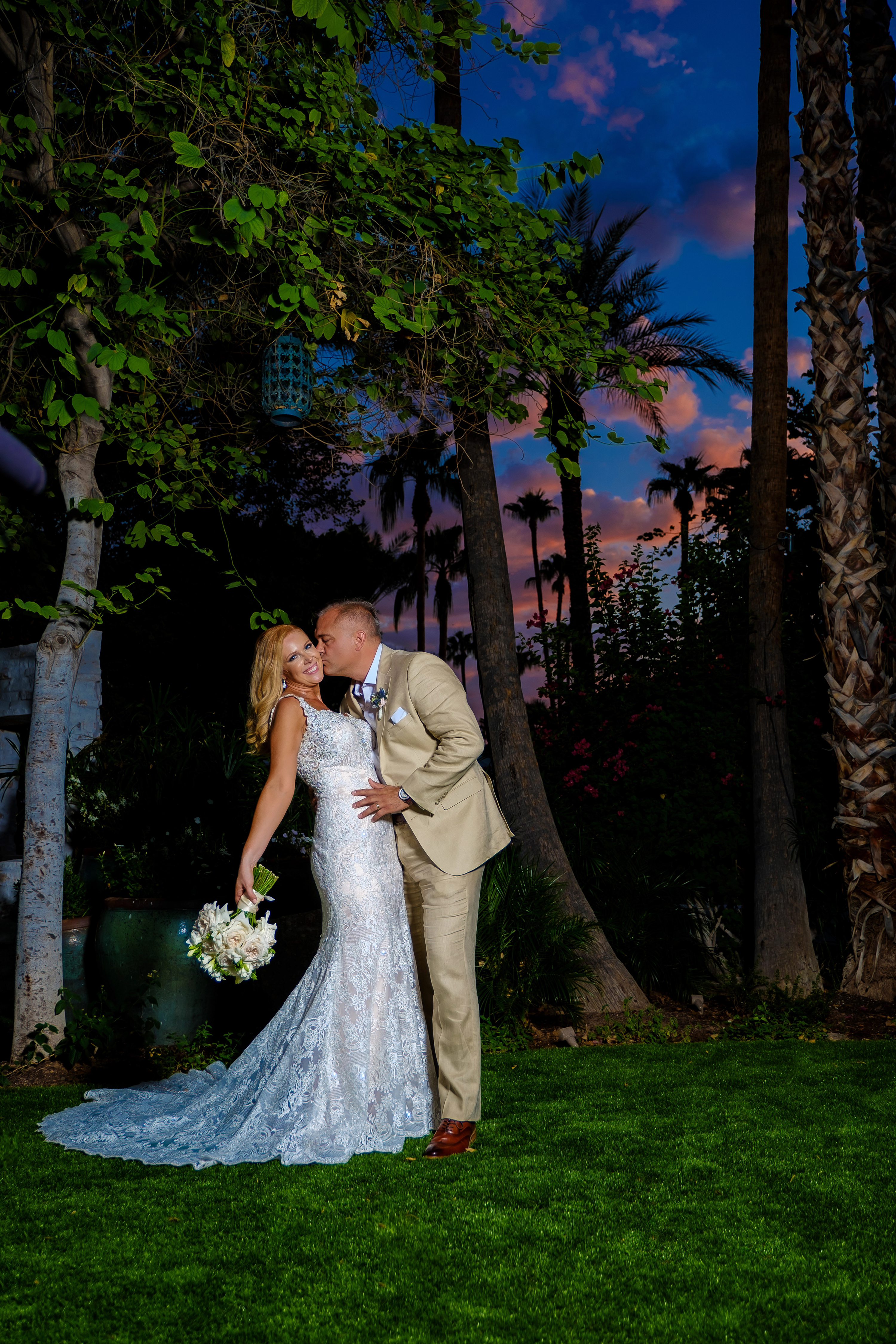 the scott resort & spa weddings,phoenix wedding photographer,Sunset wedding photos at The Scott Resort & Spa