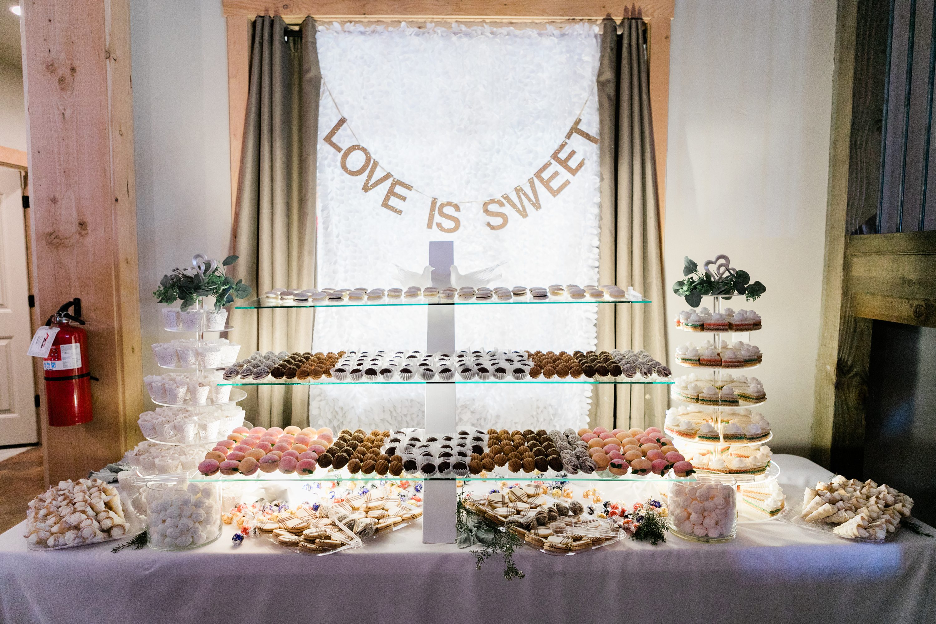 boise wedding photographer,nampa weddings,wedding dessert table,love is sweet