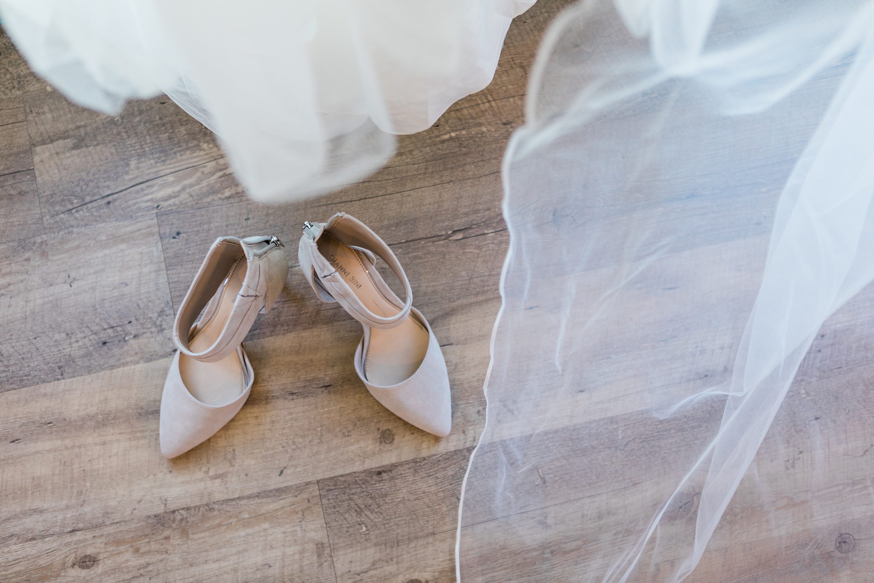 bridal shoes,nampa,wedding shoe photos,wedding photo details