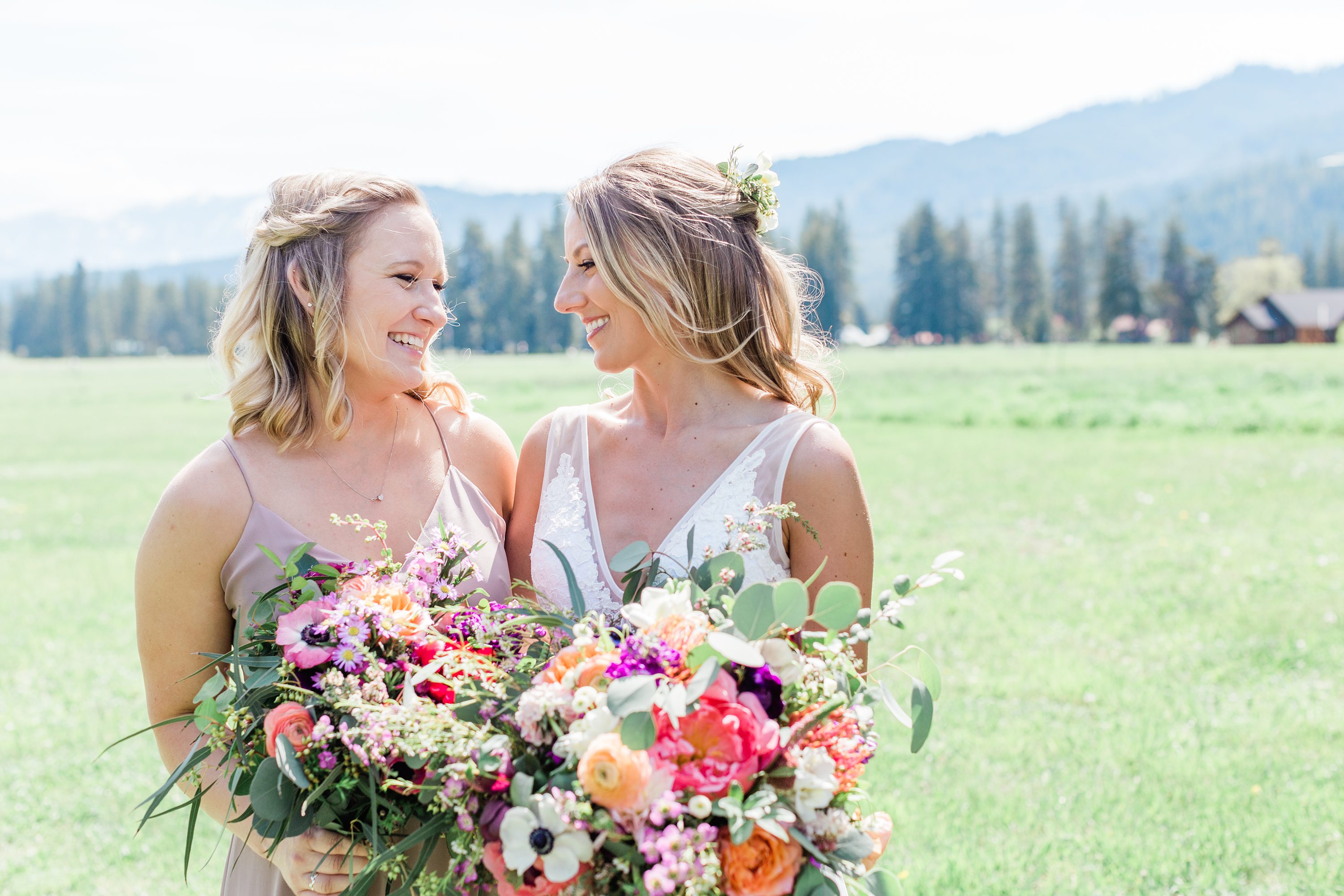 boise wedding photographer,garden valley wedding,maid of honor,maid of honor photos,bride and maid of honor