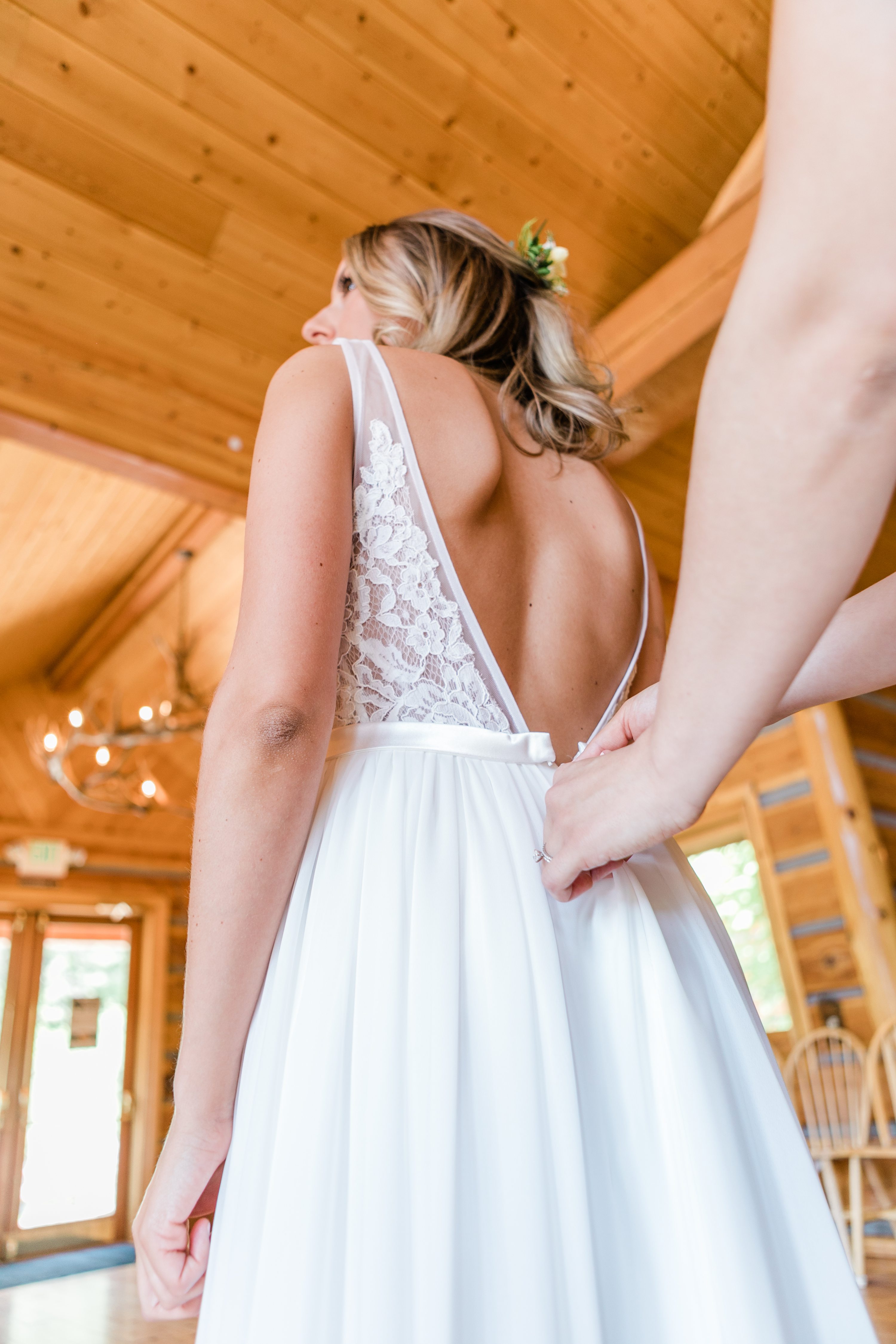 sun valley wedding,boise wedding florist,wedding gown details,bride