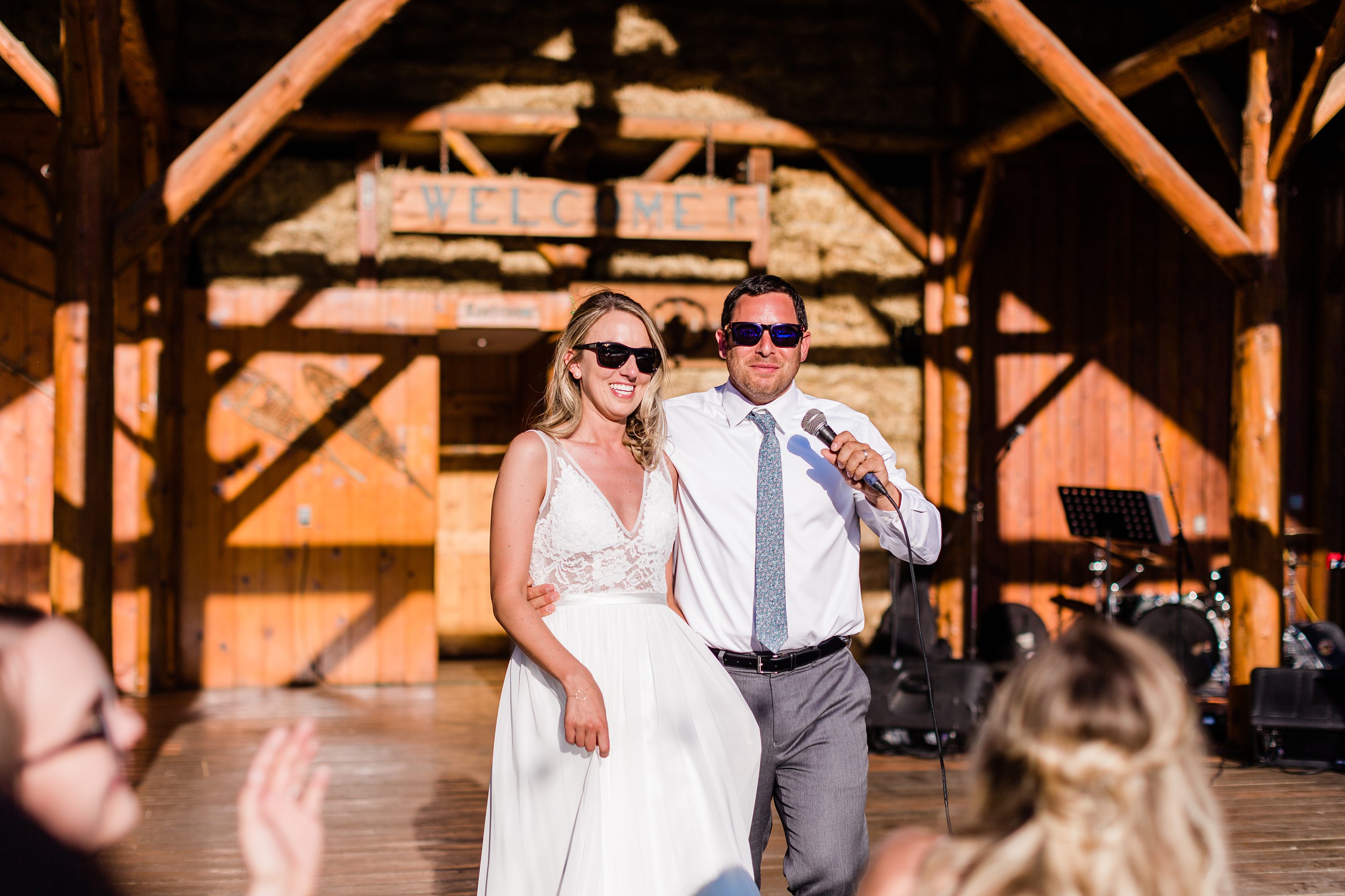 beach wedding,leavenworth wedding photographer,bride and groom speech photos