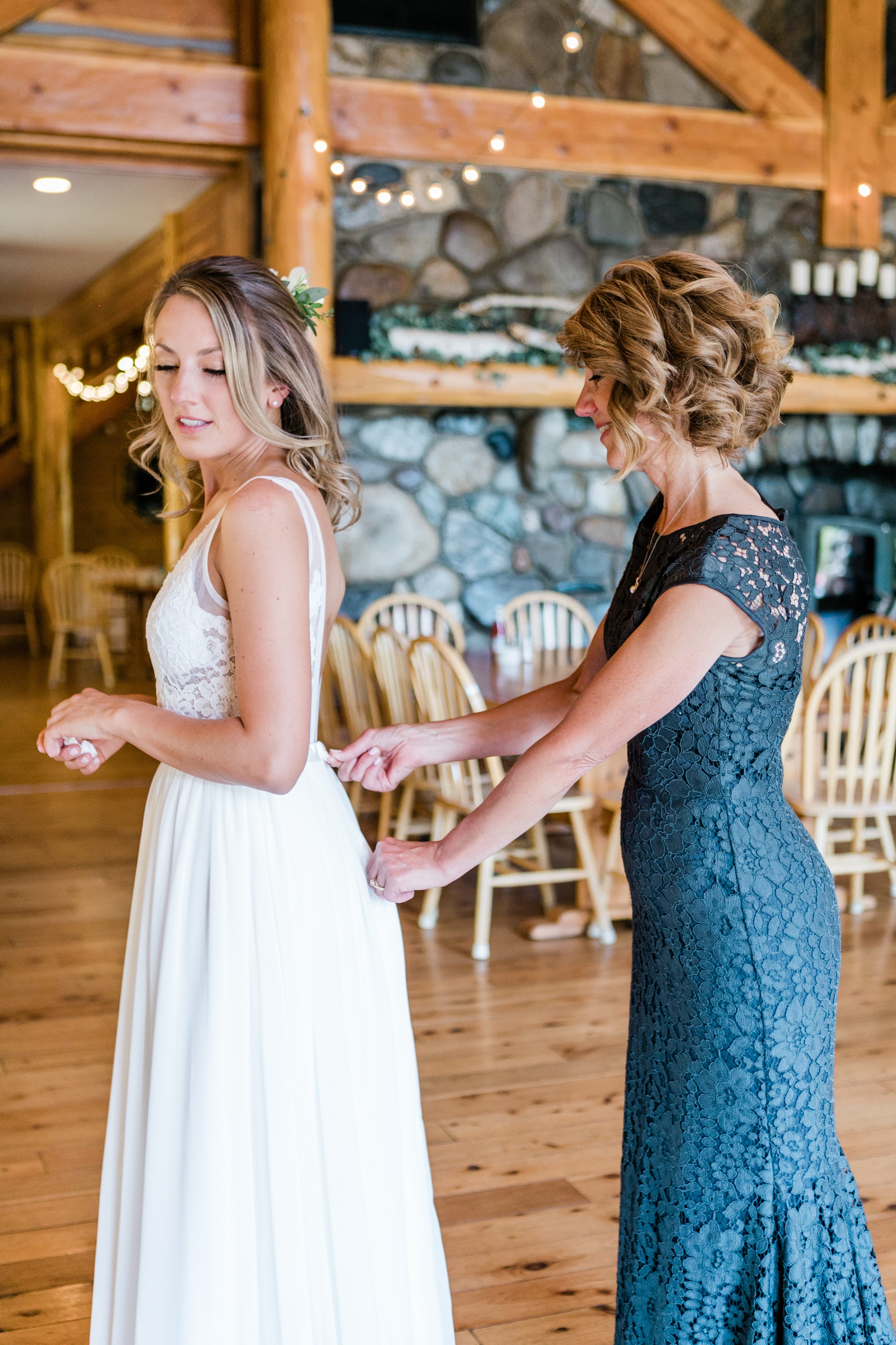 wedding venues,boise engagment,mother of the bride,bride and mother of the bride photos