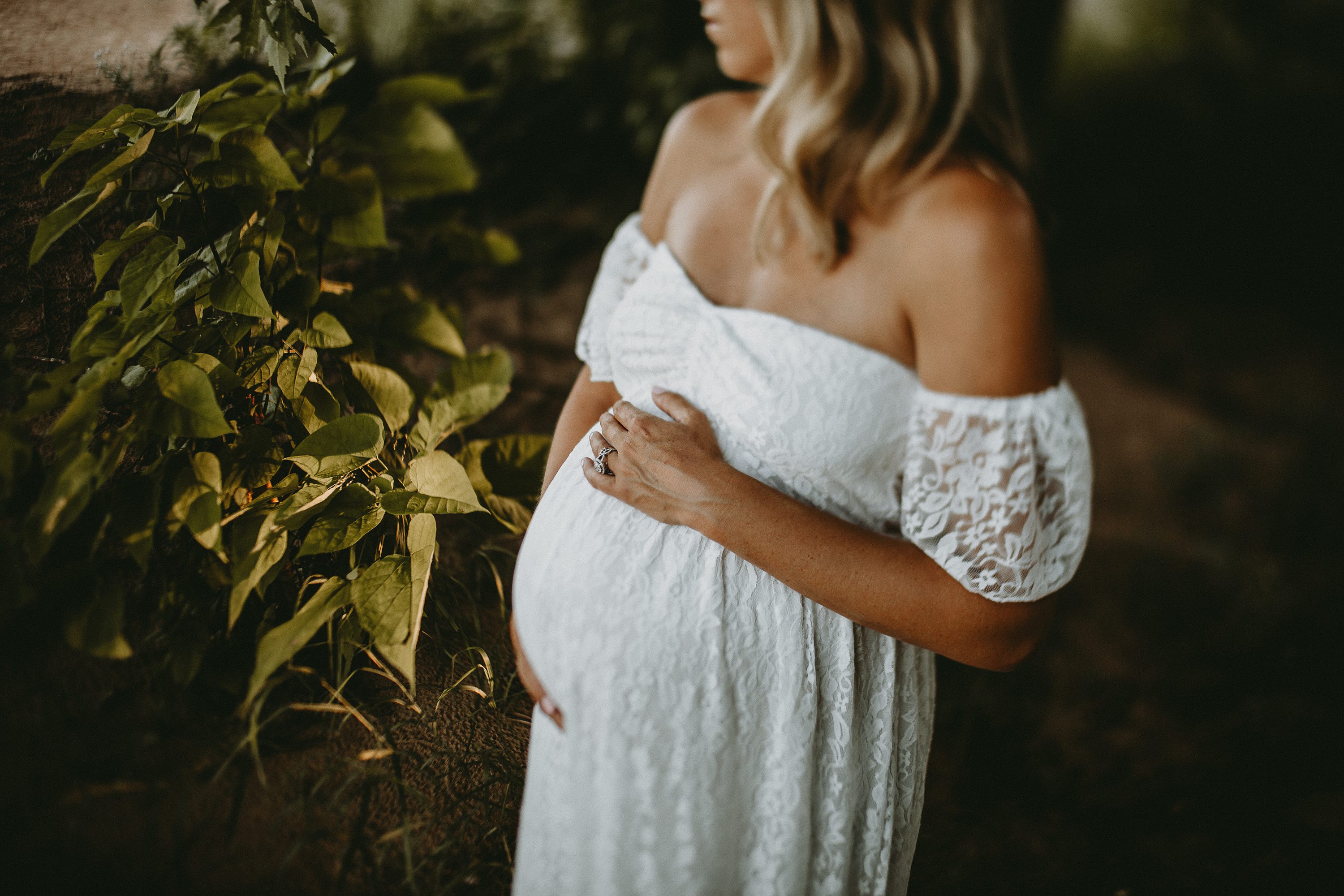 Summer Session By The Water's Edge / Madison Maternity Photographer | Light  & Life Photography