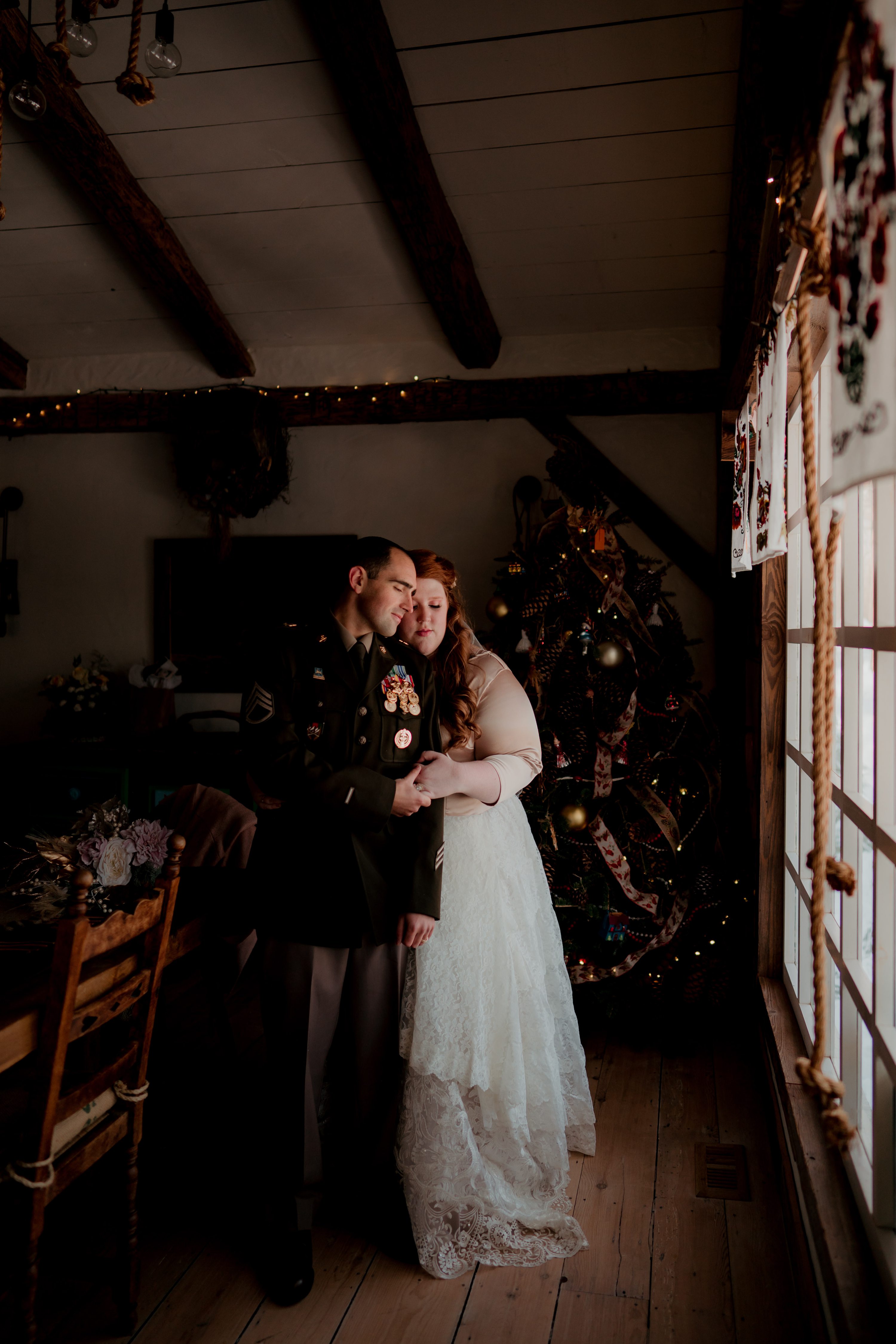 Destination Wedding Photographer,Bride and Groom pictures in the snow