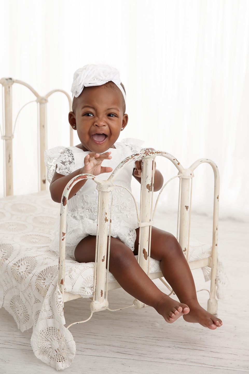 Winter Wonderland Cake Smash in Naperville Chicago first birthday photos, Chicago baby photographer