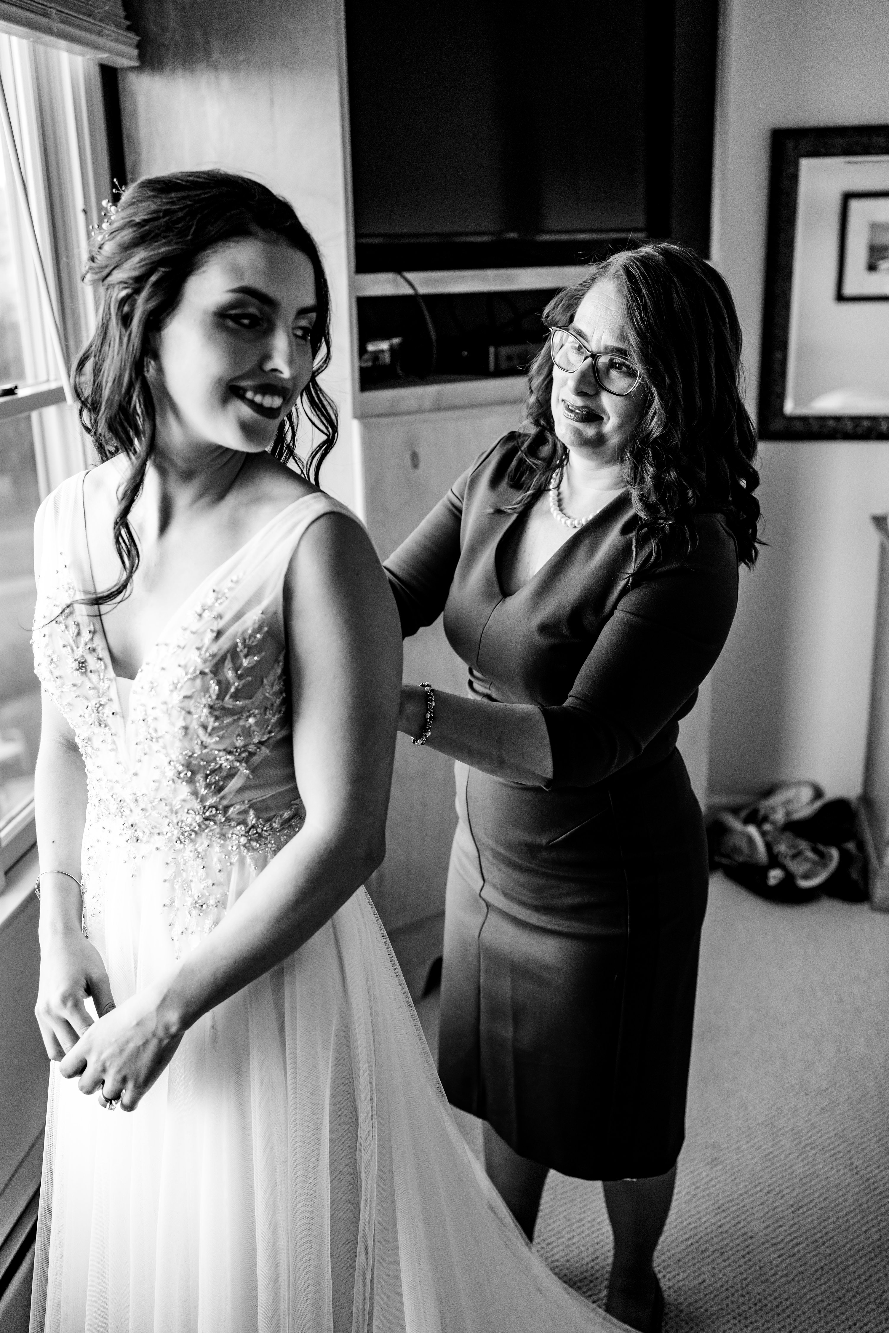 Natural wedding photography,new england wedding photography,mother daughter moment