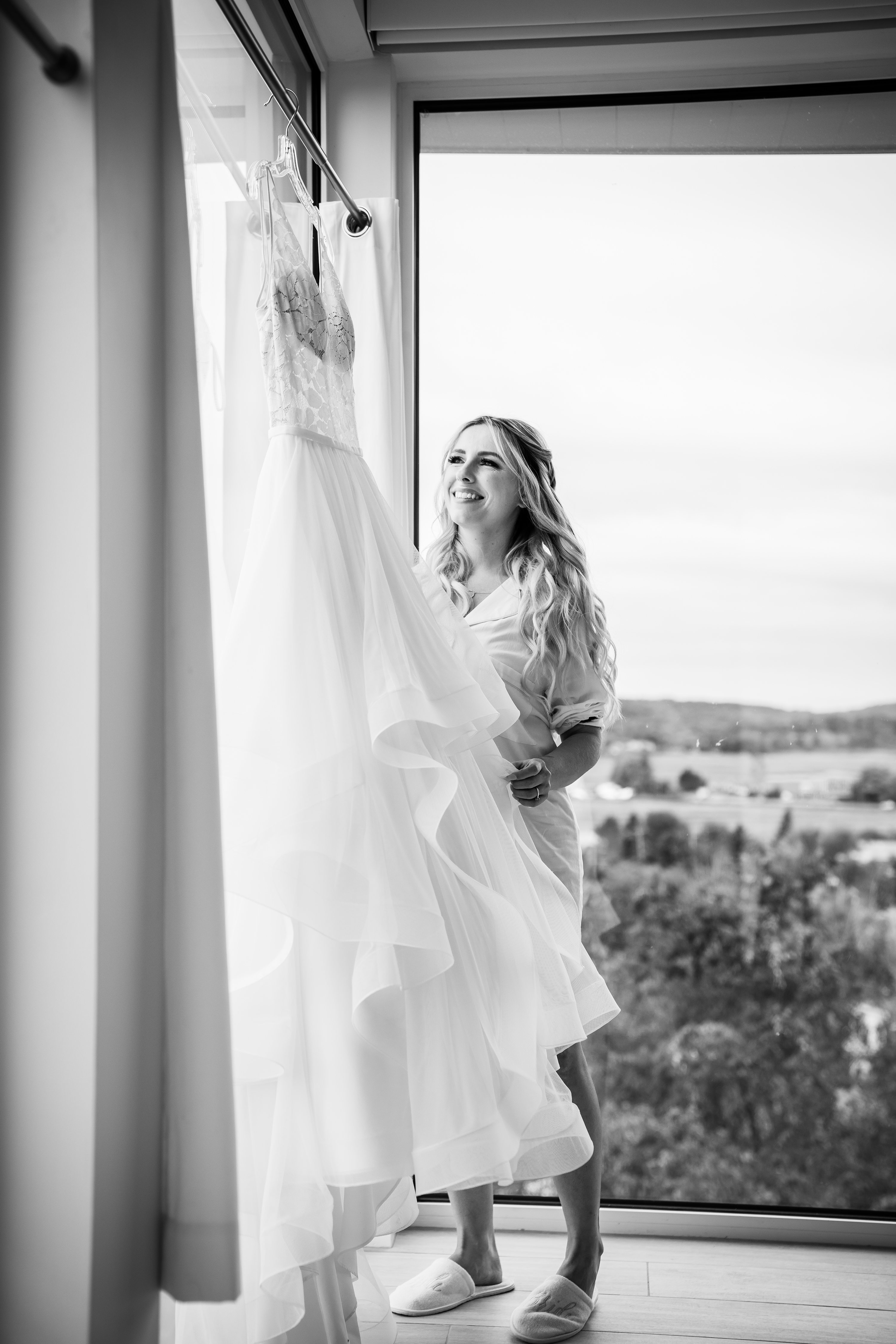 Boston wedding photographer,southern nh wedding photographer,bride with dress,wedding dress photo ideas