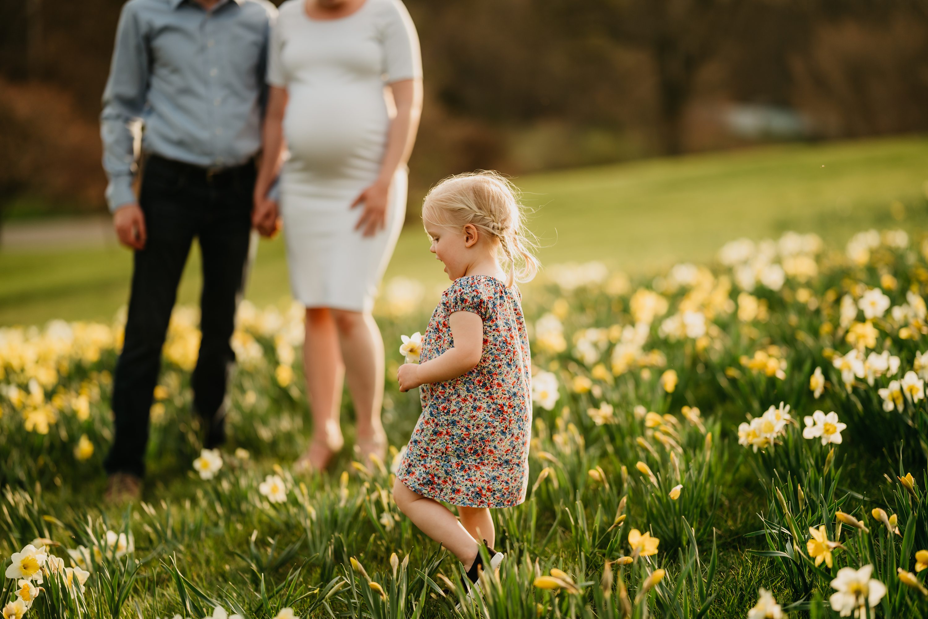 Springtime + Playtime: 3 tips for a maternity session with a toddler