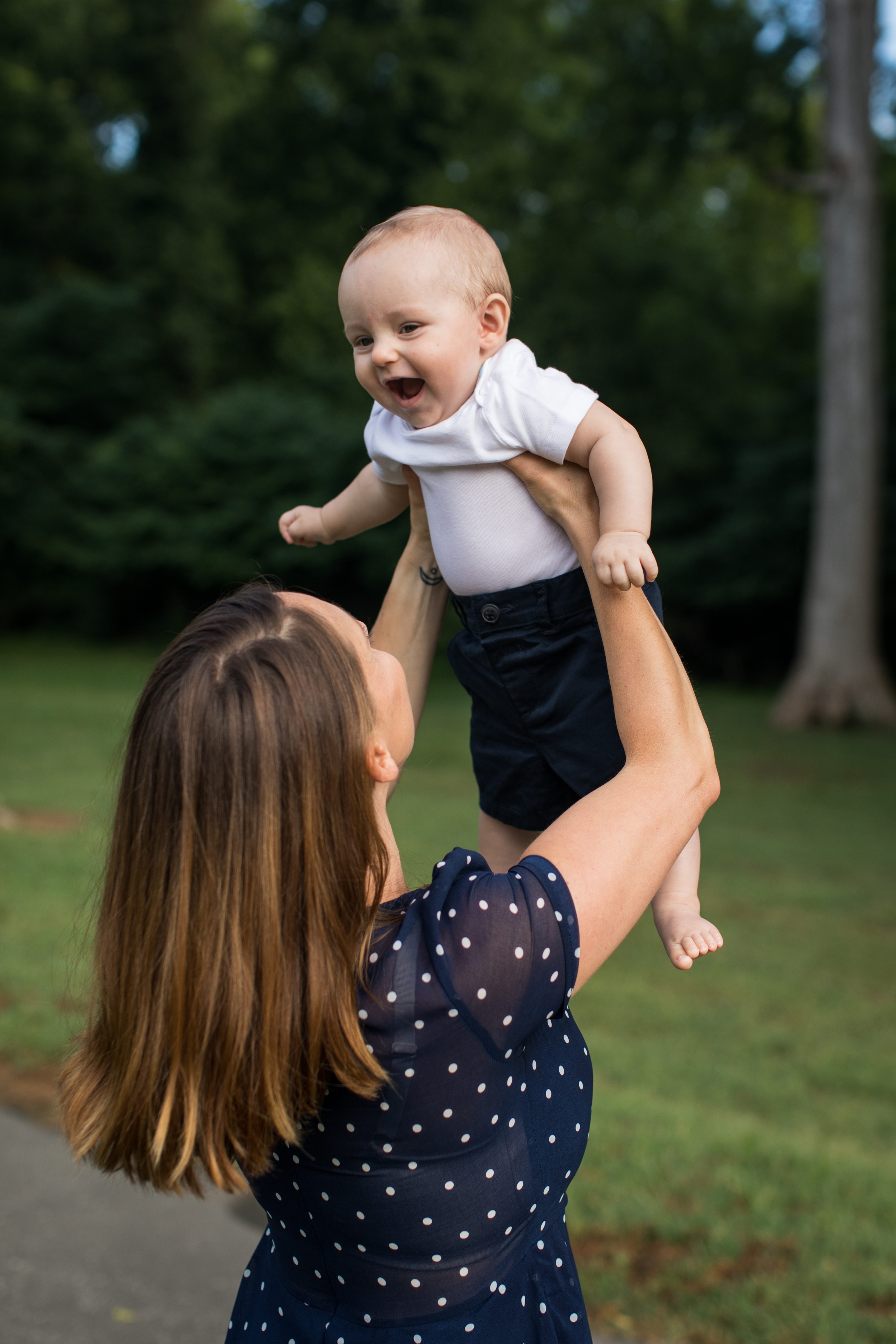 gene stroud rose garden park,Baby Photography,mom lifting smiling baby,mom lifting baby
