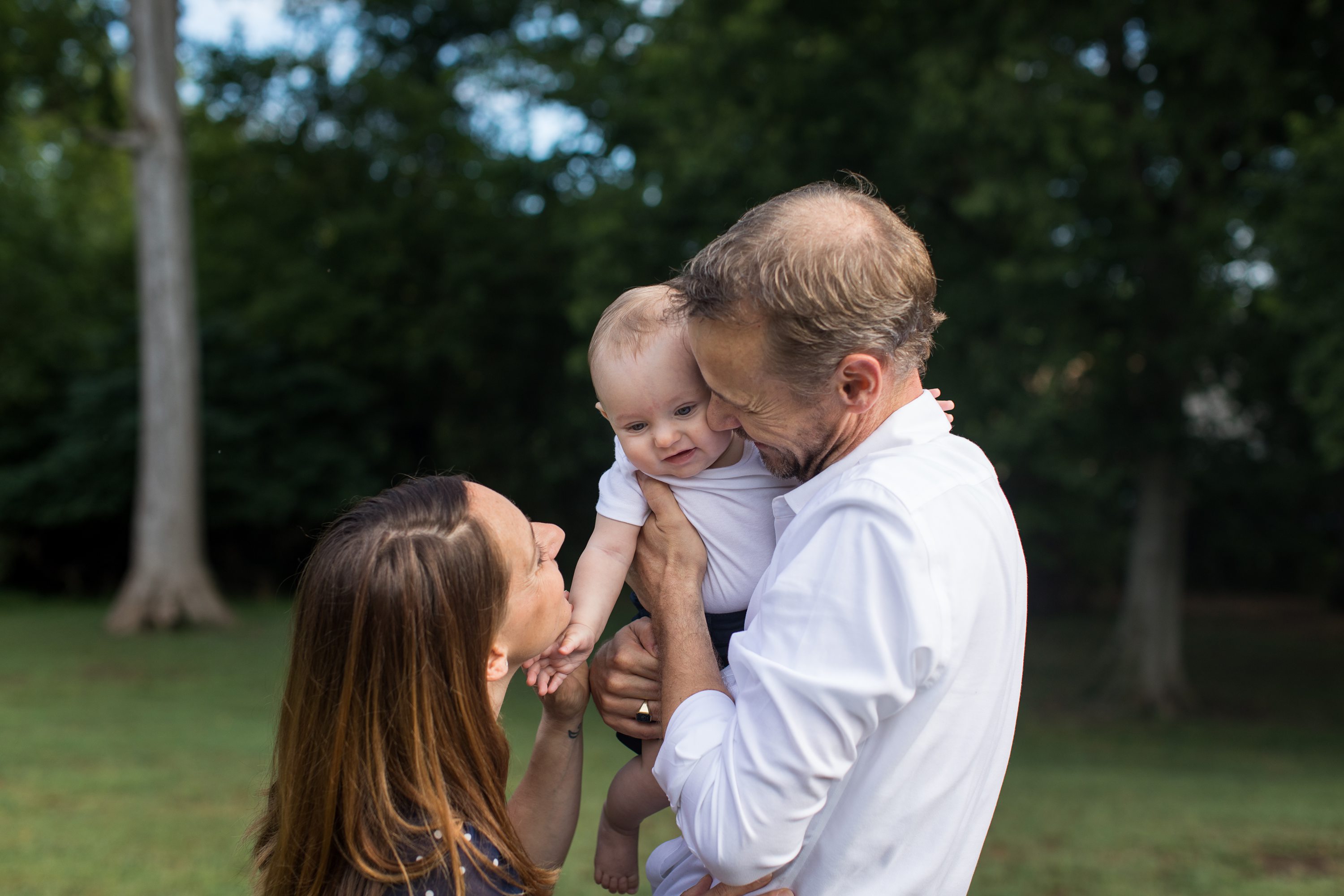 NC,Raleigh Baby Photography,family cuddling baby