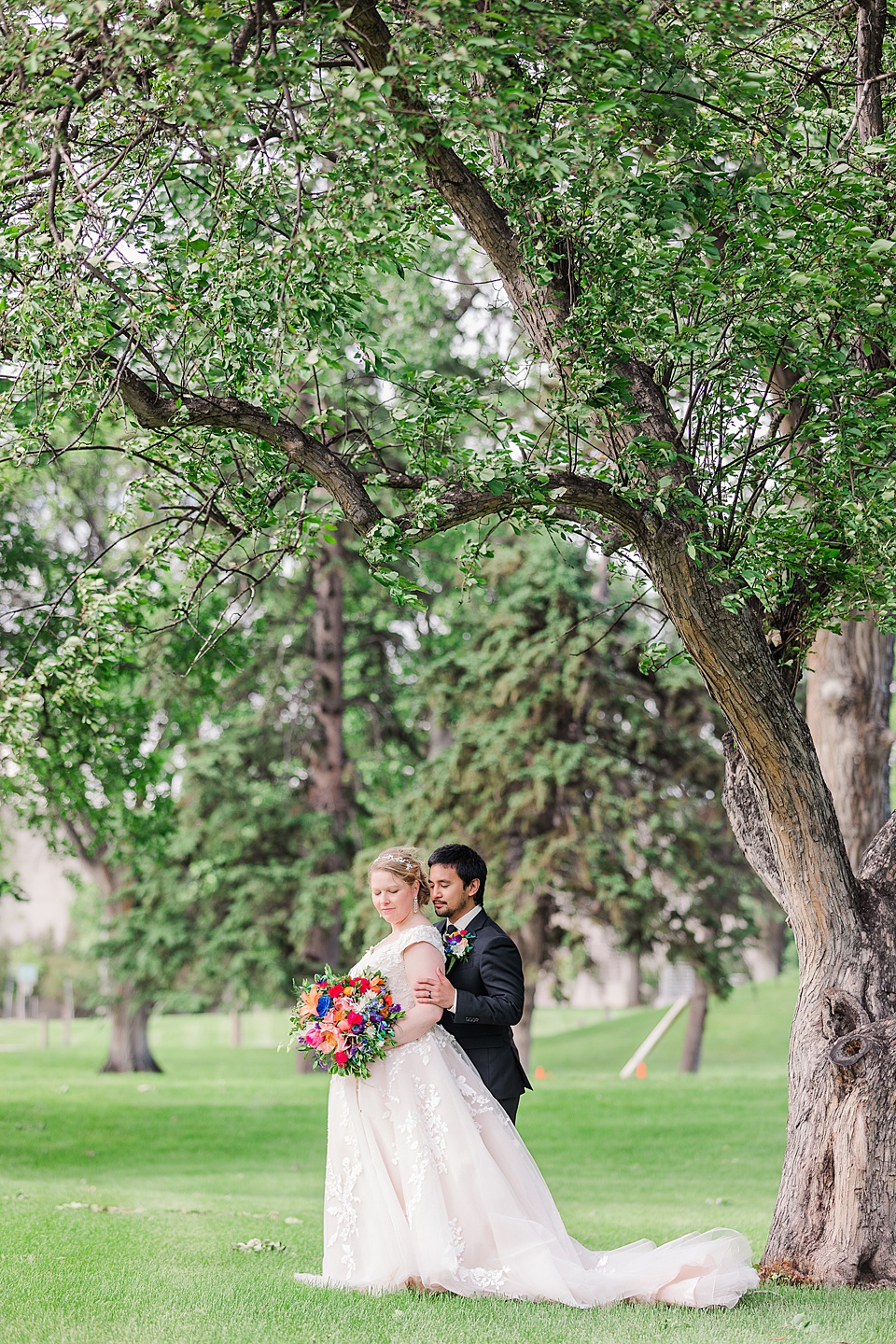 whippig Elegant Colorful Summer Wedding |