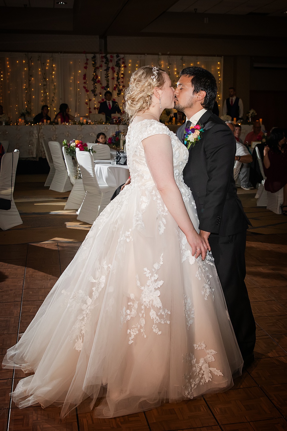 whippig Elegant Colorful Summer Wedding |