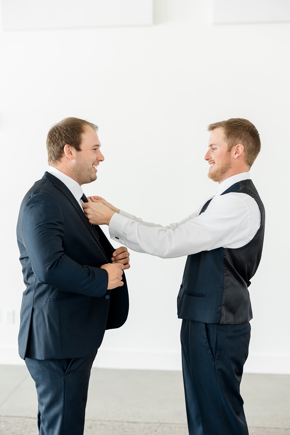 Minneapolis Wedding Photographer Lindsey White Photography timeless wedding,minneapolis engagement photographer