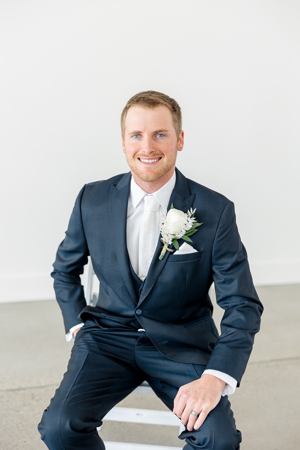 Minneapolis Wedding Photographer Lindsey White Photography woodhaven cannon falls minnesota,modern wedding