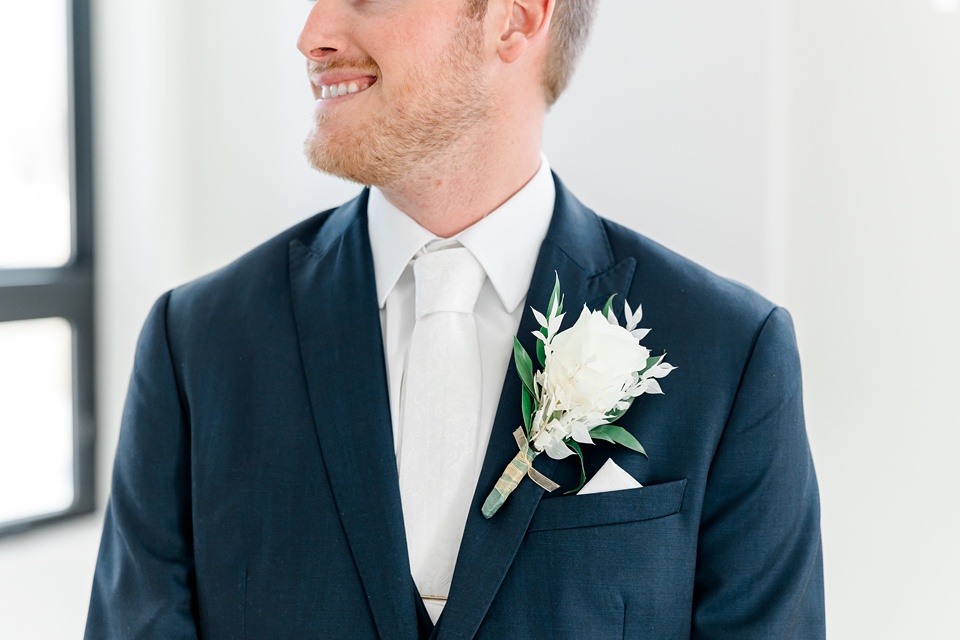 Minneapolis Wedding Photographer Lindsey White Photography classic wedding,minnesota winter wedding