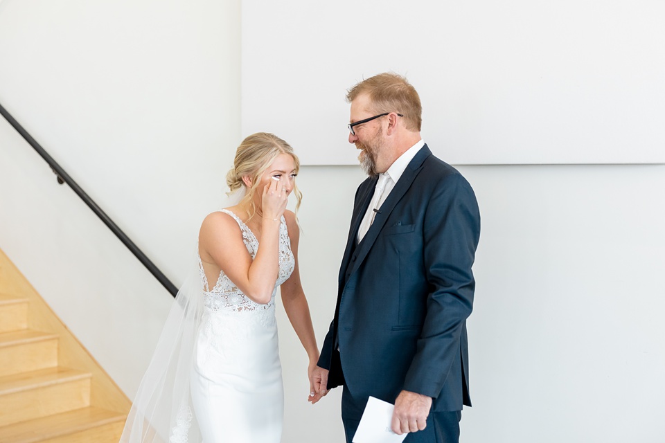 Minneapolis Wedding Photographer Lindsey White Photography modern wedding,minneapolis wedding photographer