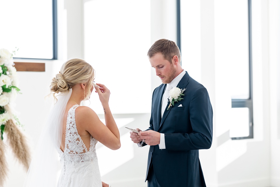 Minneapolis Wedding Photographer Lindsey White Photography lindsey white photography,timeless wedding