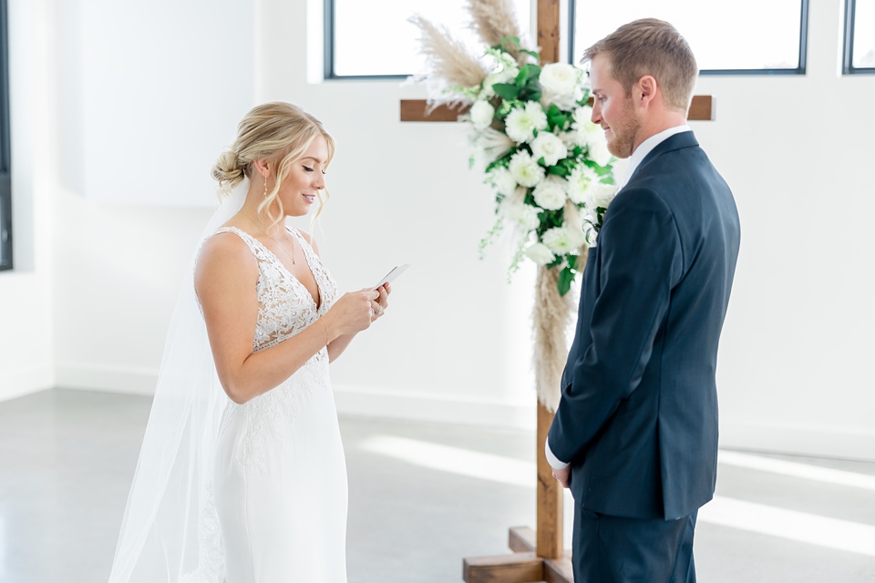 Minneapolis Wedding Photographer Lindsey White Photography minnesota winter wedding,modern wedding