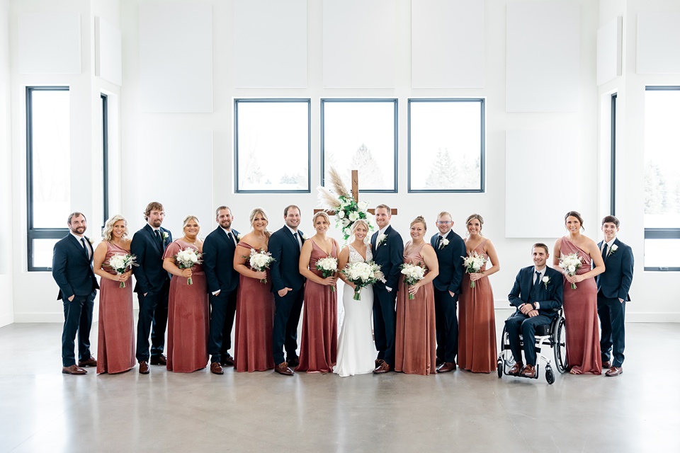Minneapolis Wedding Photographer Lindsey White Photography classic wedding,modern wedding
