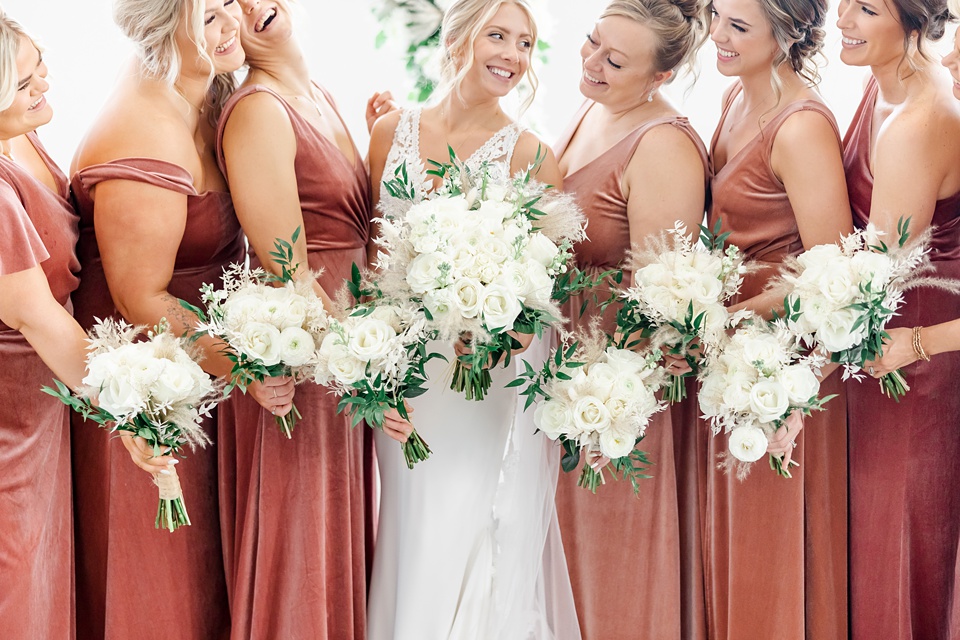 Minneapolis Wedding Photographer Lindsey White Photography modern wedding,classic wedding