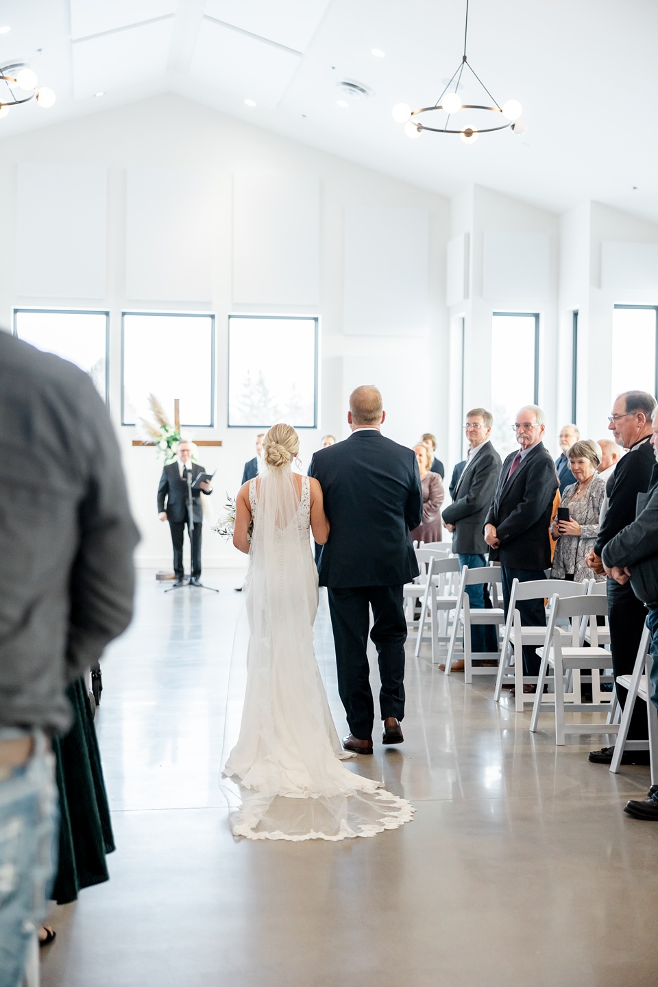 Minneapolis Wedding Photographer Lindsey White Photography classic wedding,woodhaven cannon falls minnesota