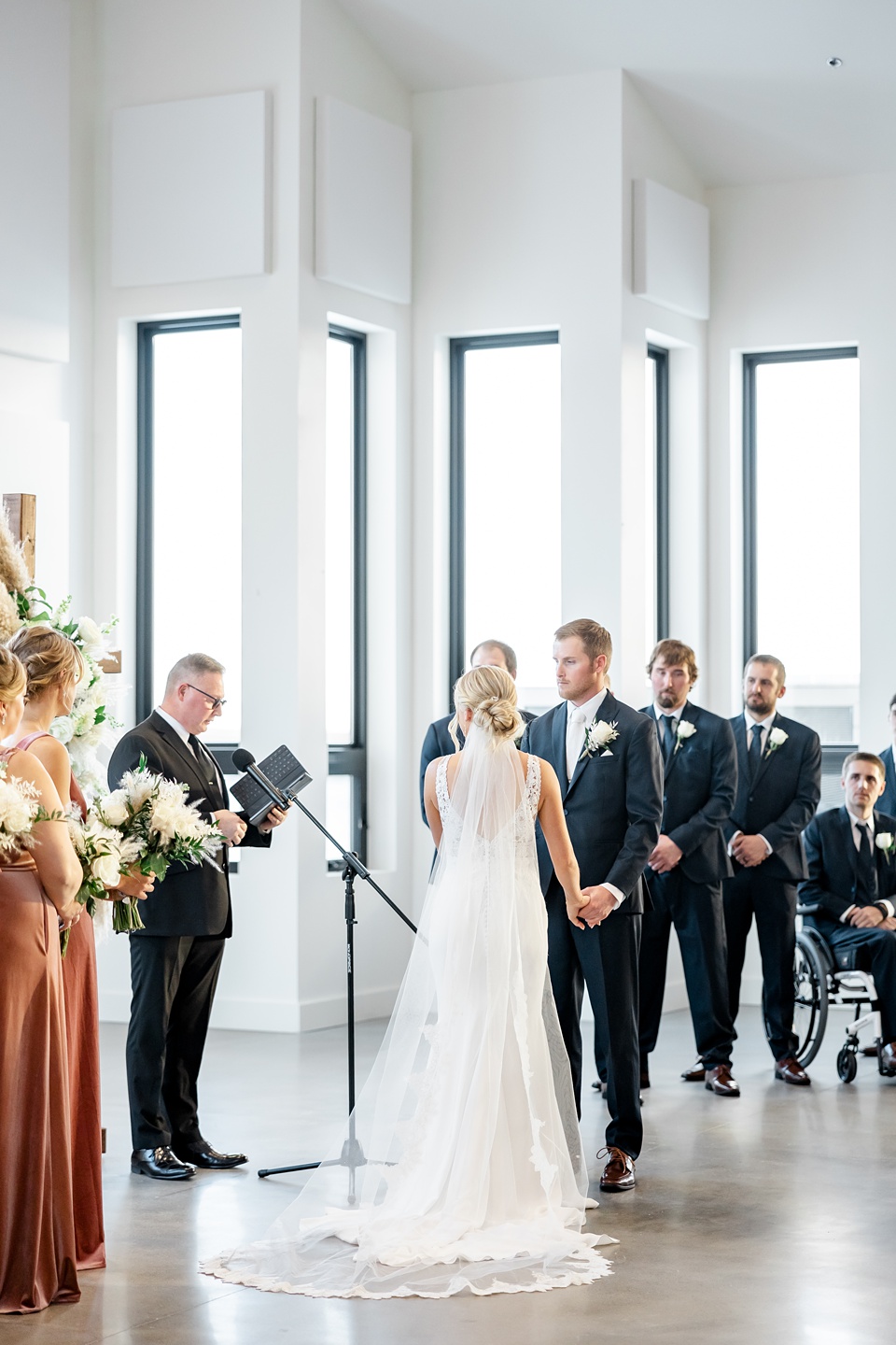 Minneapolis Wedding Photographer Lindsey White Photography minnesota wedding photographer,modern wedding