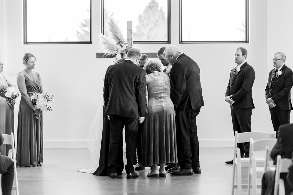 Minneapolis Wedding Photographer Lindsey White Photography modern wedding