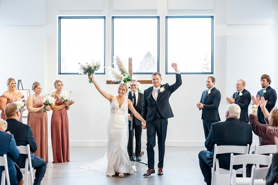 Minneapolis Wedding Photographer Lindsey White Photography modern wedding,classic wedding