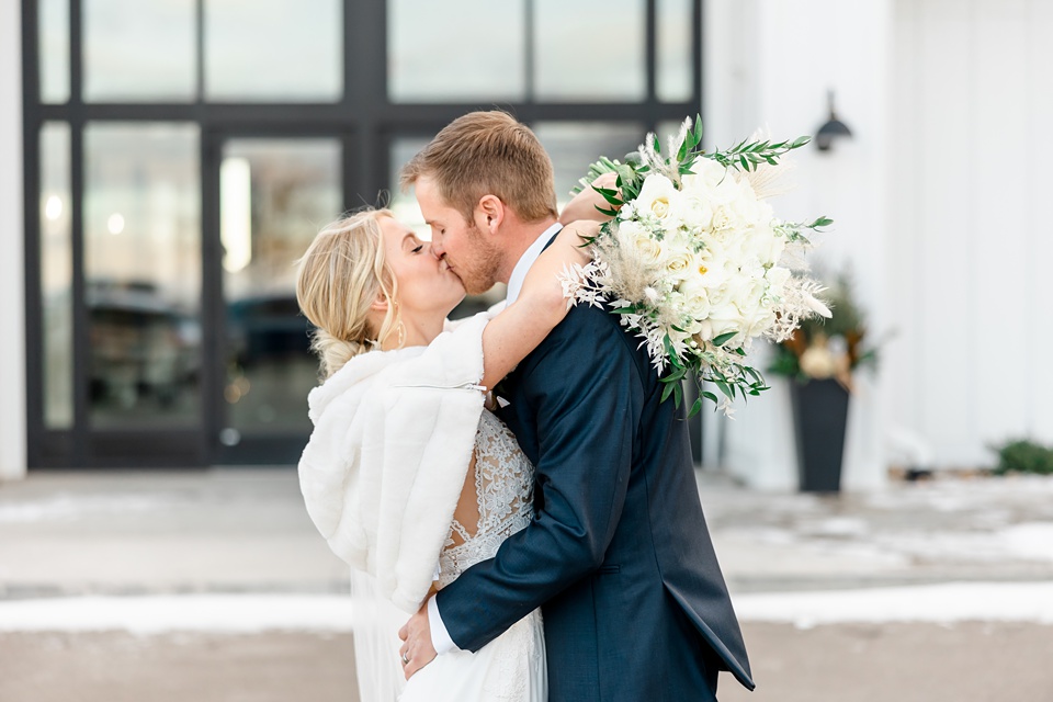Minneapolis Wedding Photographer Lindsey White Photography classic wedding